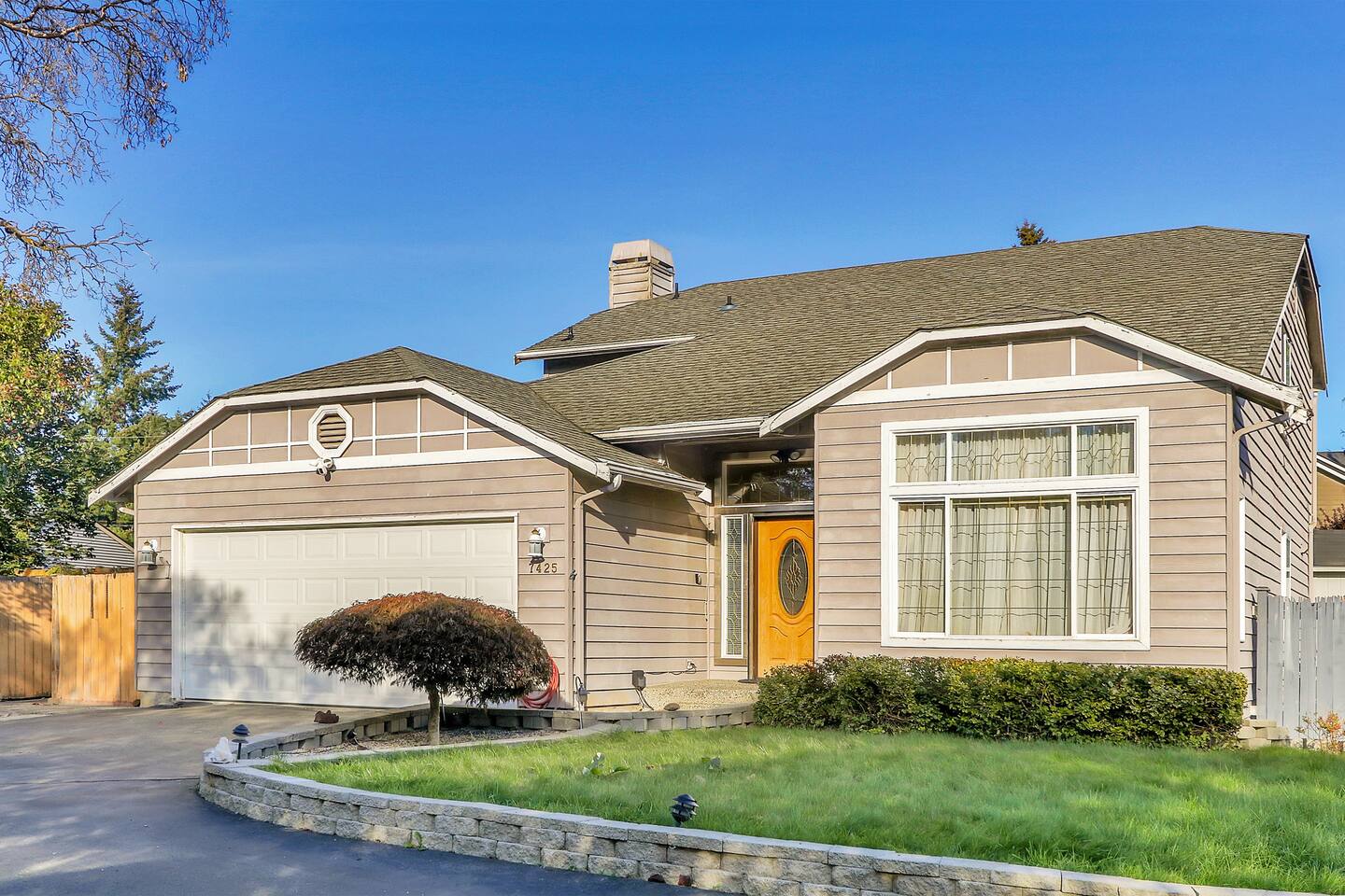 Huge Yard•3bd•King•BBQ•Alderwood•W/D•Premium Cable — Lynnwood — vacation rental