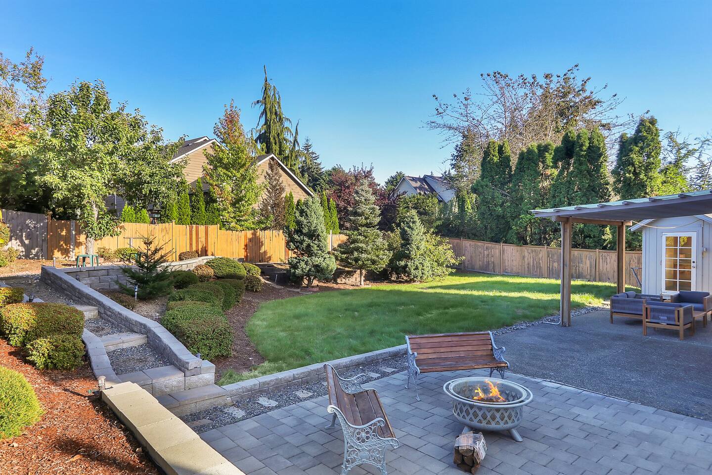 Huge Yard•3bd•King•BBQ•Alderwood•W/D•Premium Cable
