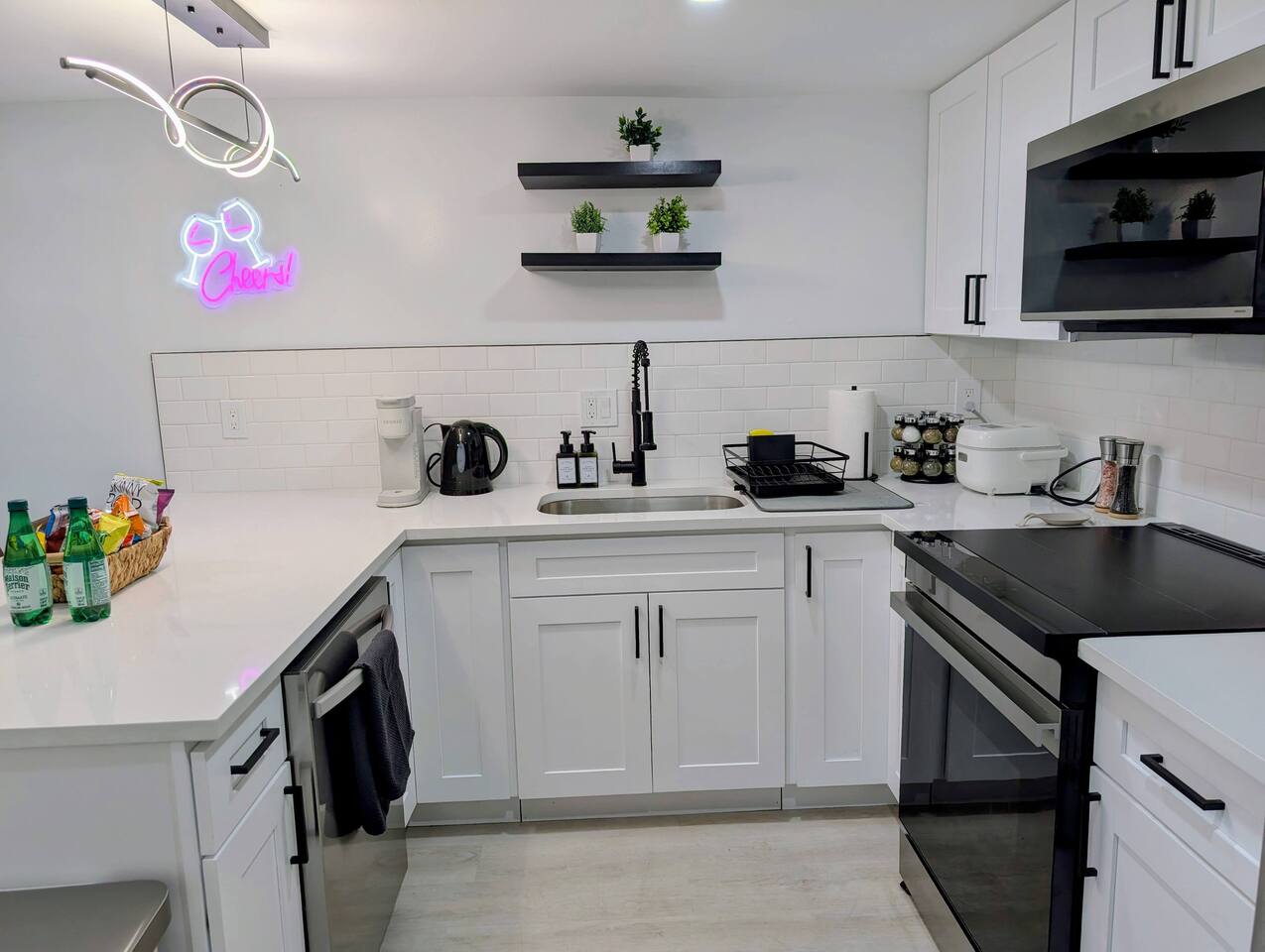 Luxury 1BR BSMNT suite w/ Backyard! Parking nearby