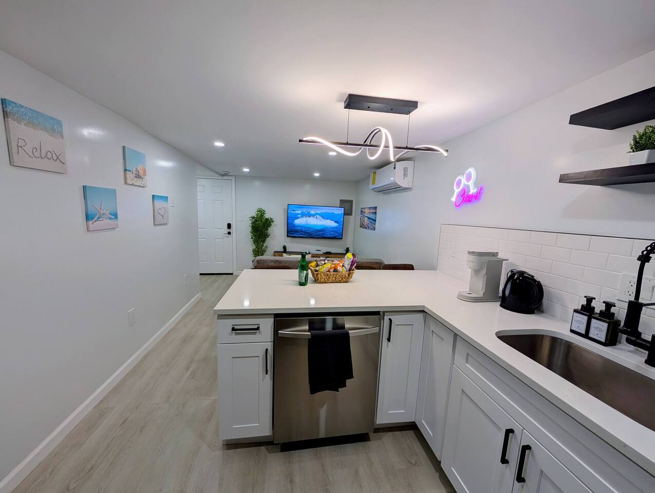 Luxury 1BR BSMNT suite w/ Backyard! Parking nearby