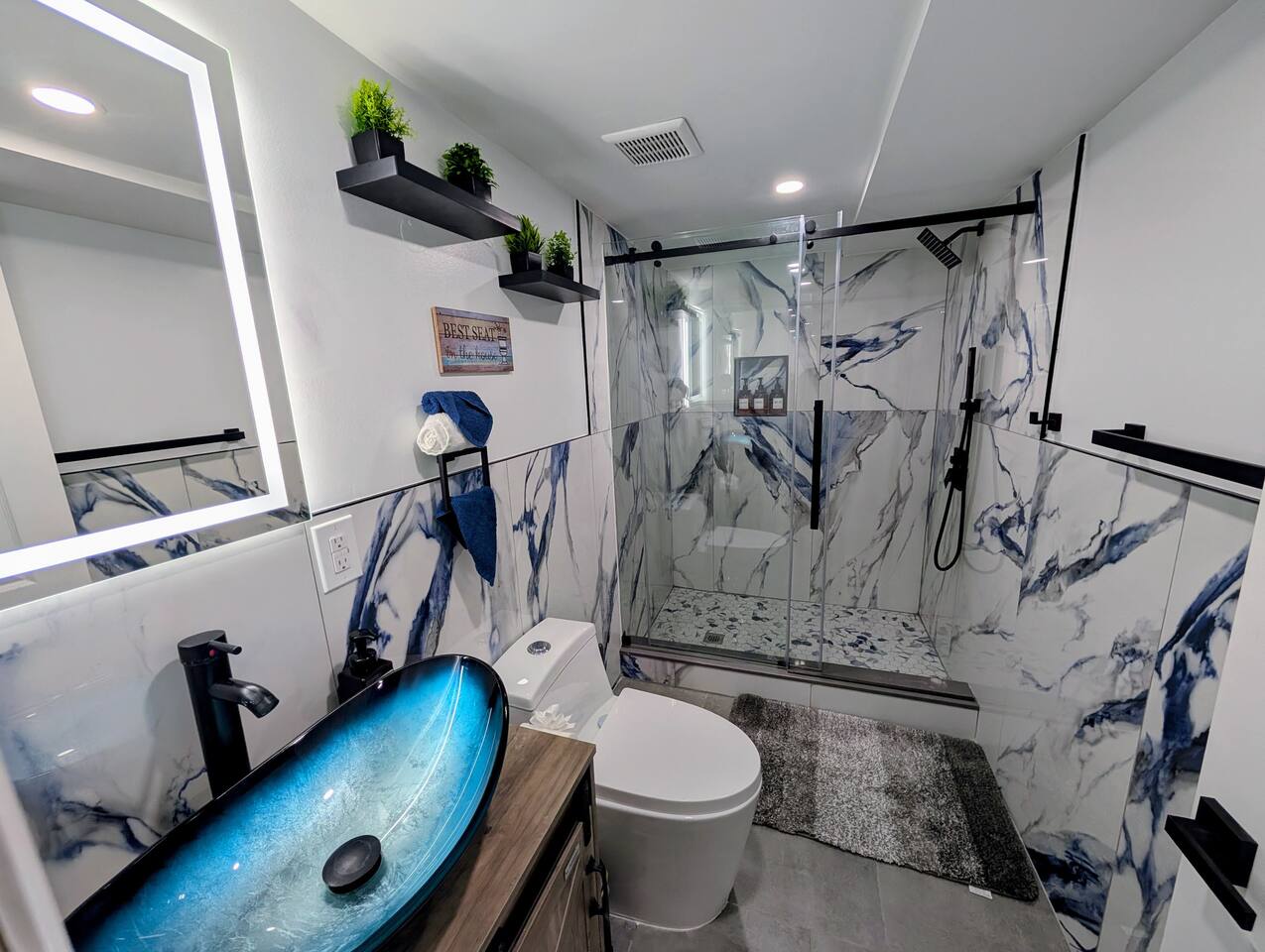 Luxury 1BR BSMNT suite w/ Backyard! Parking nearby