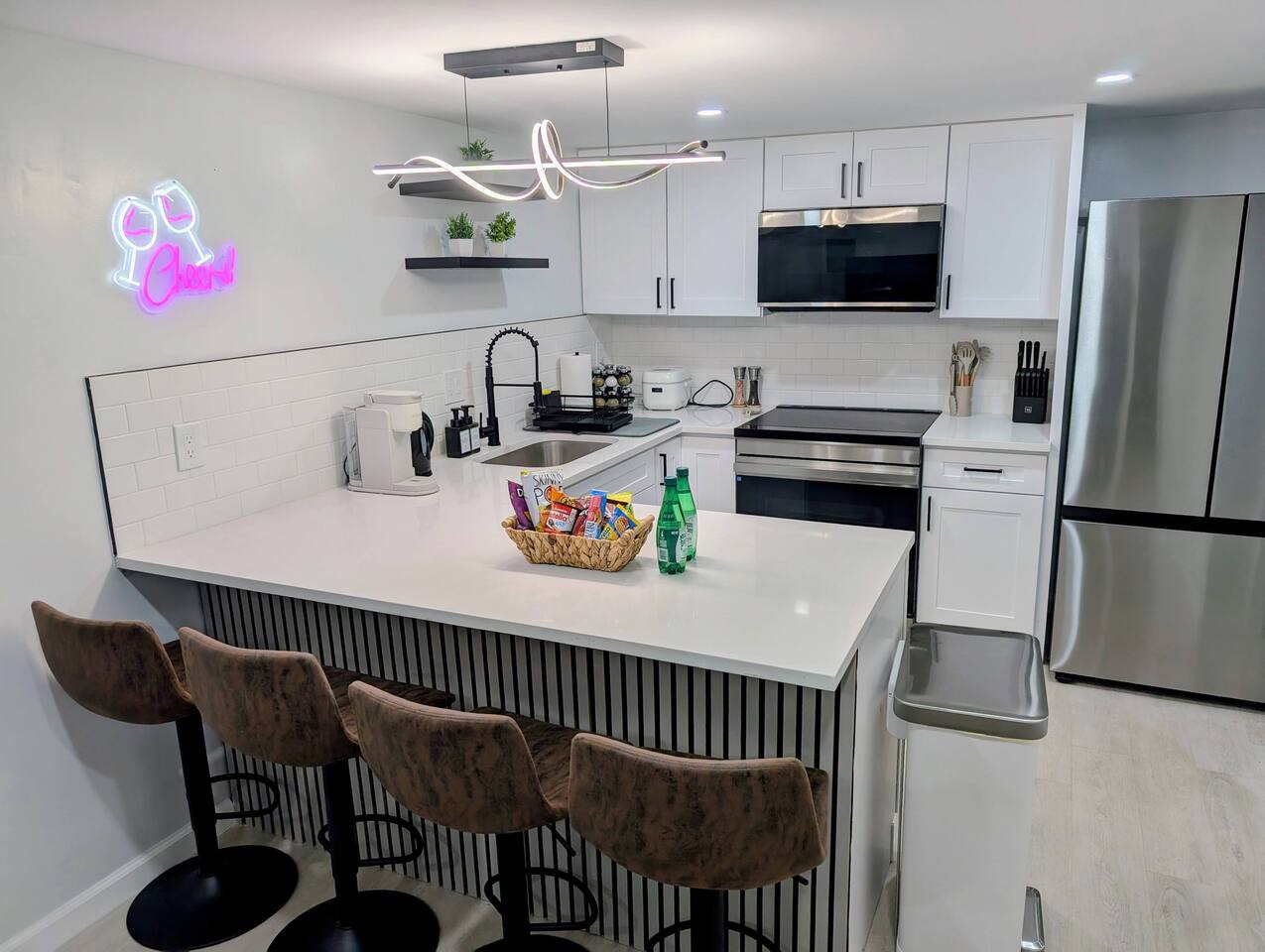 Luxury 1BR BSMNT suite w/ Backyard! Parking nearby