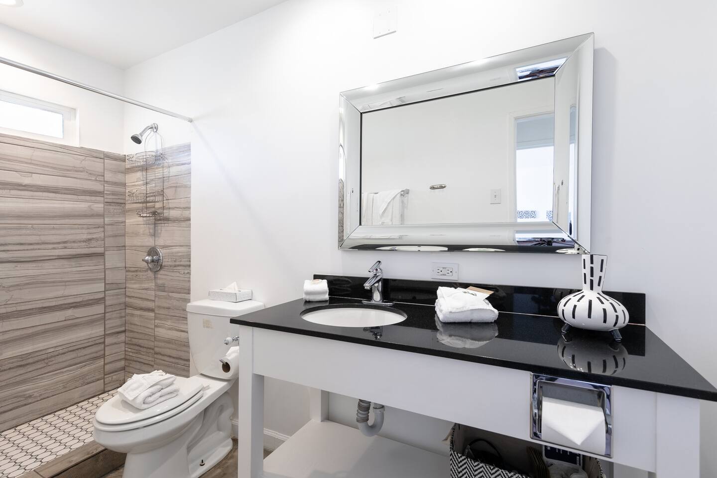 Spotless & Trendy King Suite With View