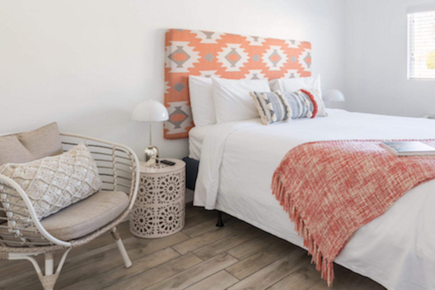 Modern Minimalist Desert Retreat - 2br Apt