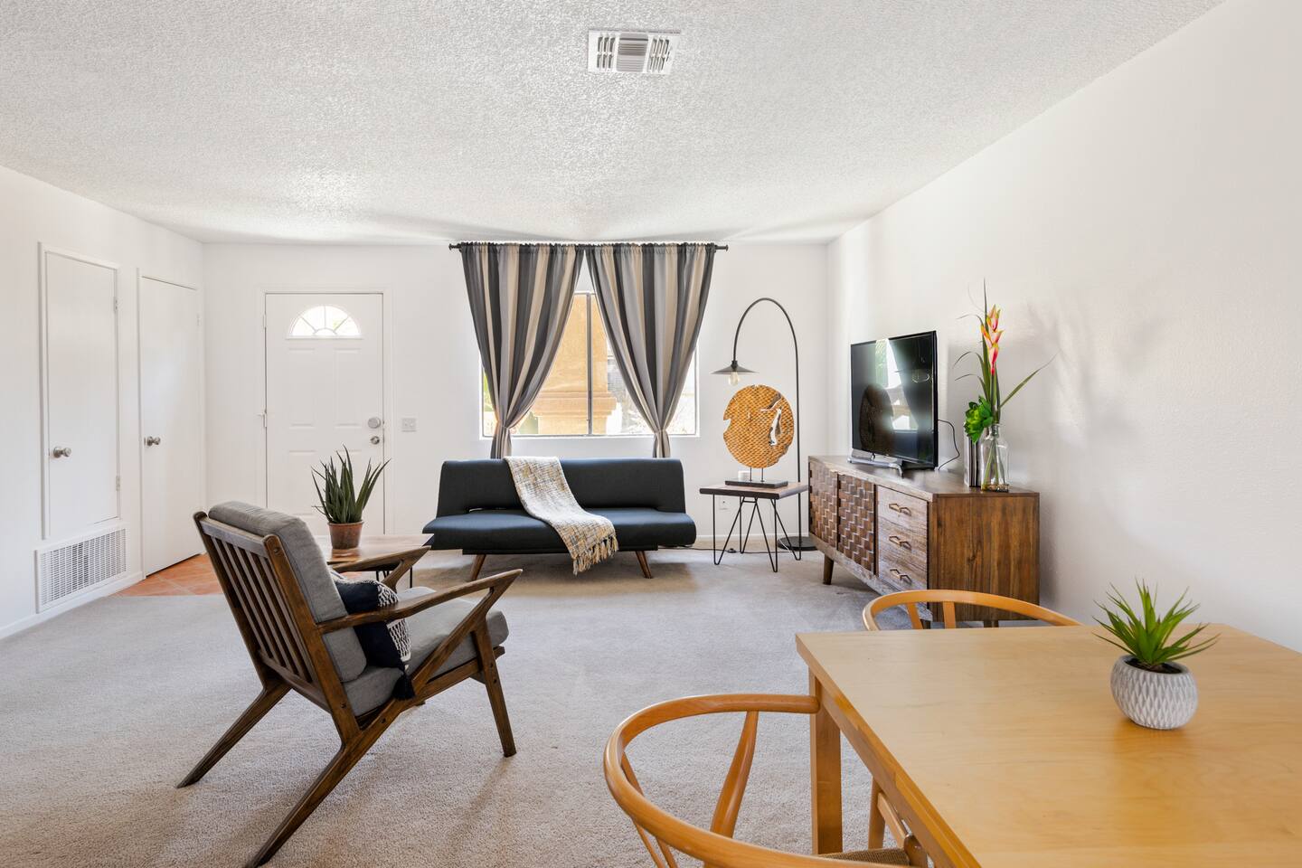 Desert Mid-Century Inspired Apt 2BR/2BA