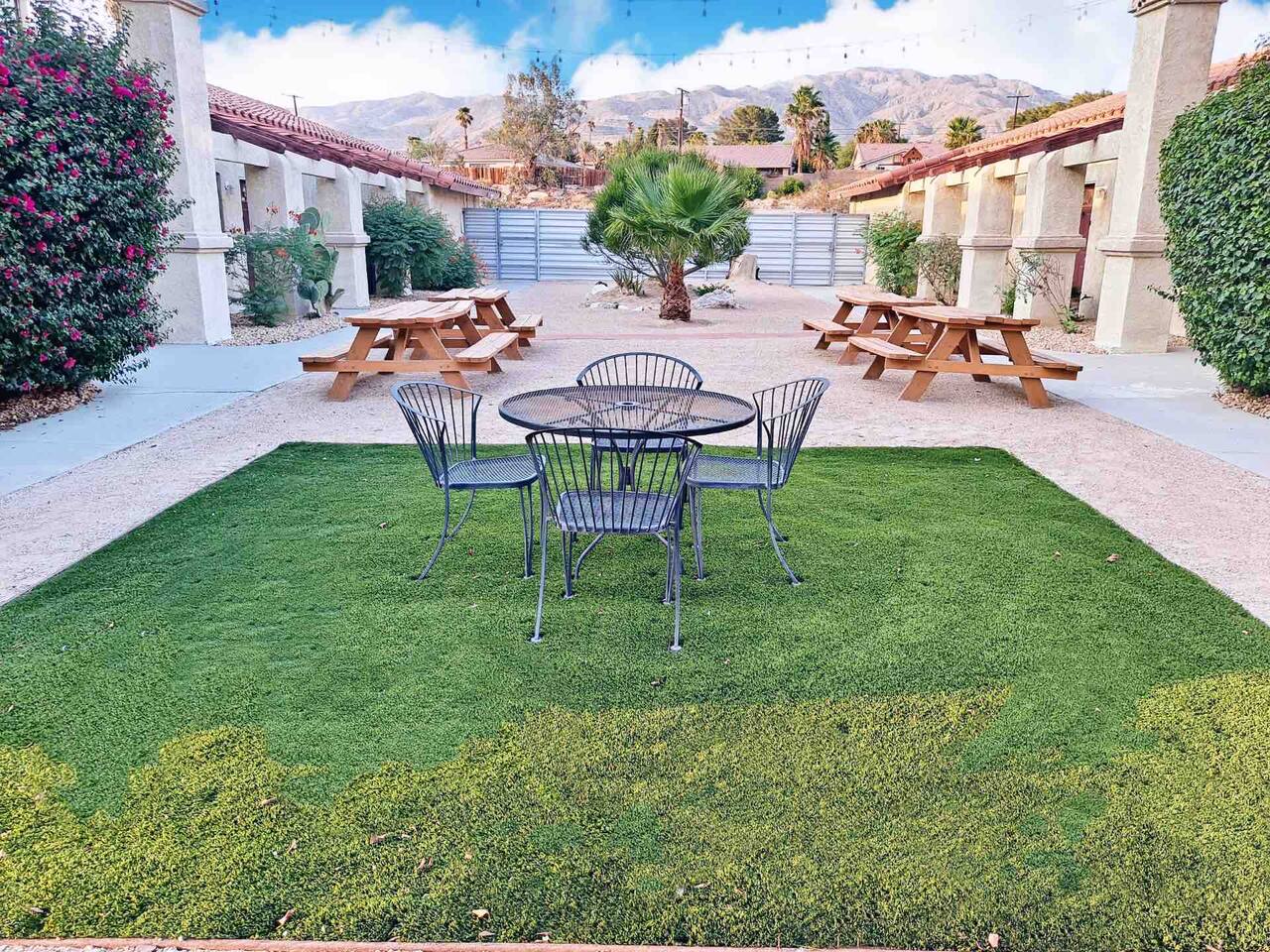 Desert Gem -Spacious, Welcoming, 2BR