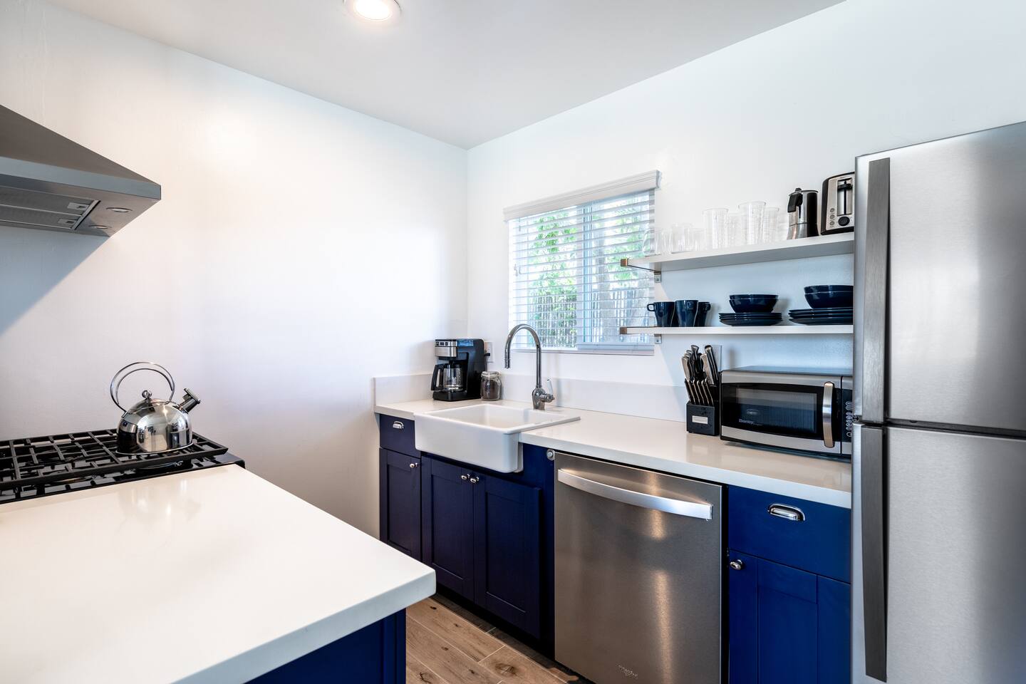 Cute Full Kitchen Studio