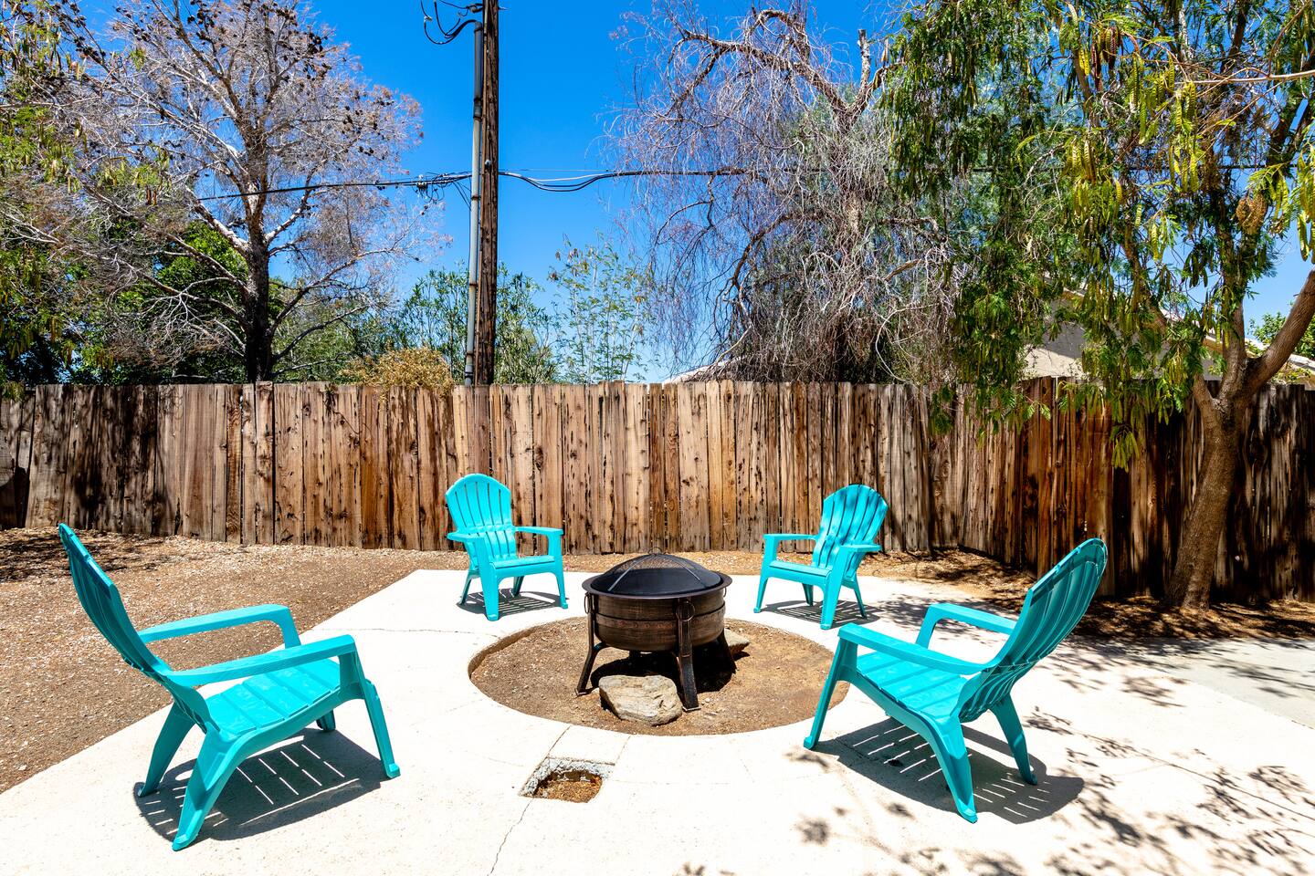 Pretty In Pink w/ Back Yard/2BR/2 Bath