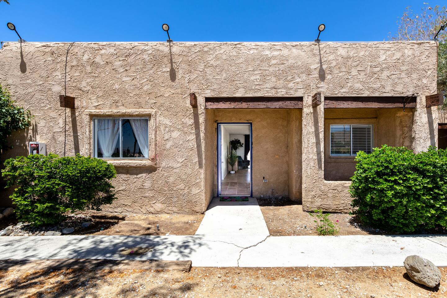 Pretty In Pink w/ Back Yard/2BR/2 Bath