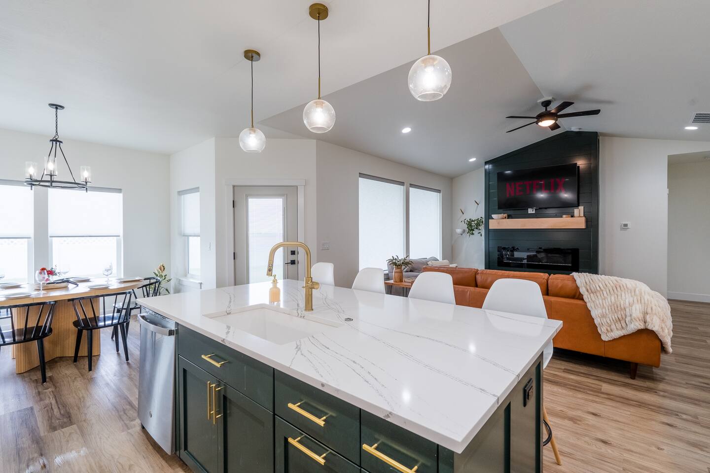 Chic & Stylish/King bd/Fireplace — Kimberly — vacation rental