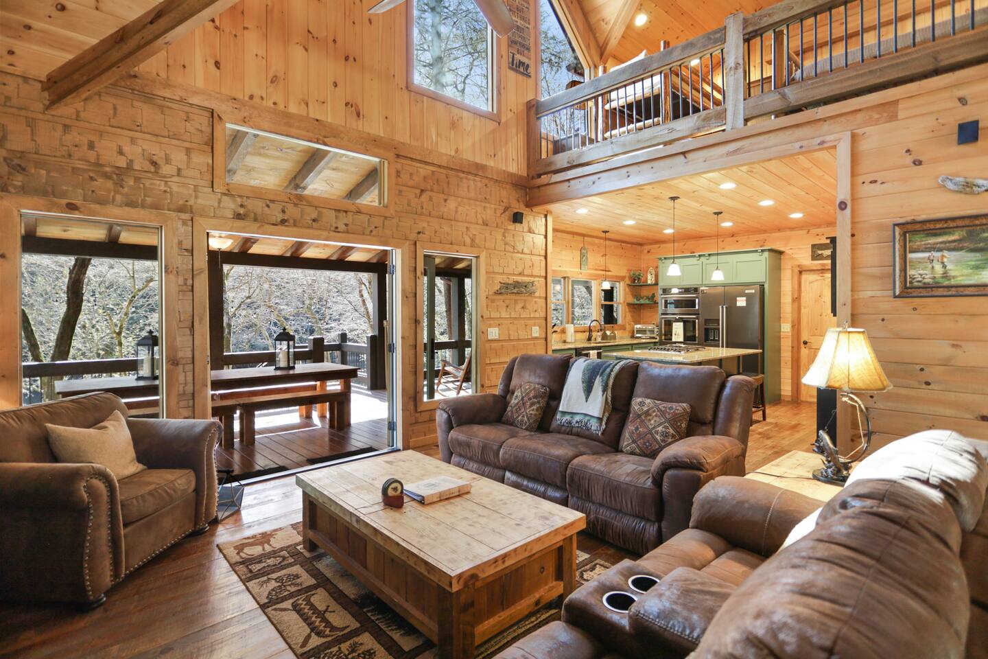 Luxury Riverfront Cabin on the Toccoa River