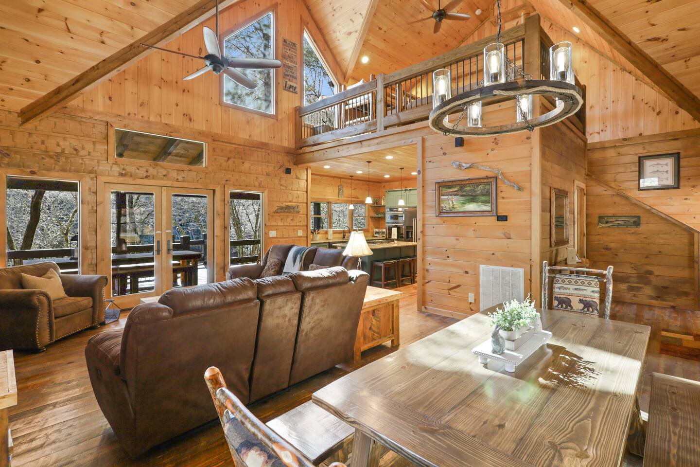 Luxury Riverfront Cabin on the Toccoa River