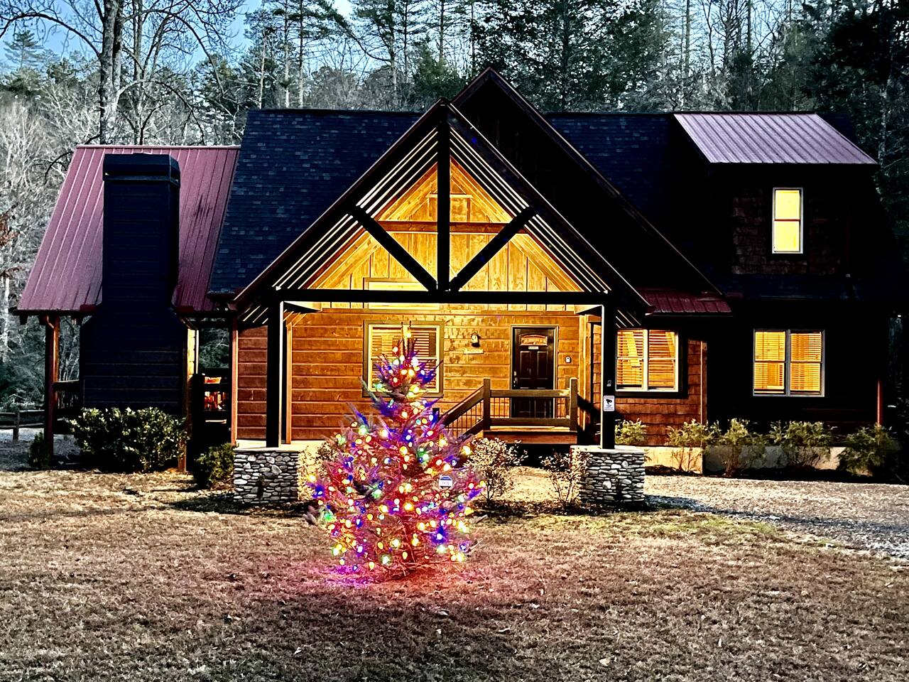 Luxury Riverfront Cabin on the Toccoa River