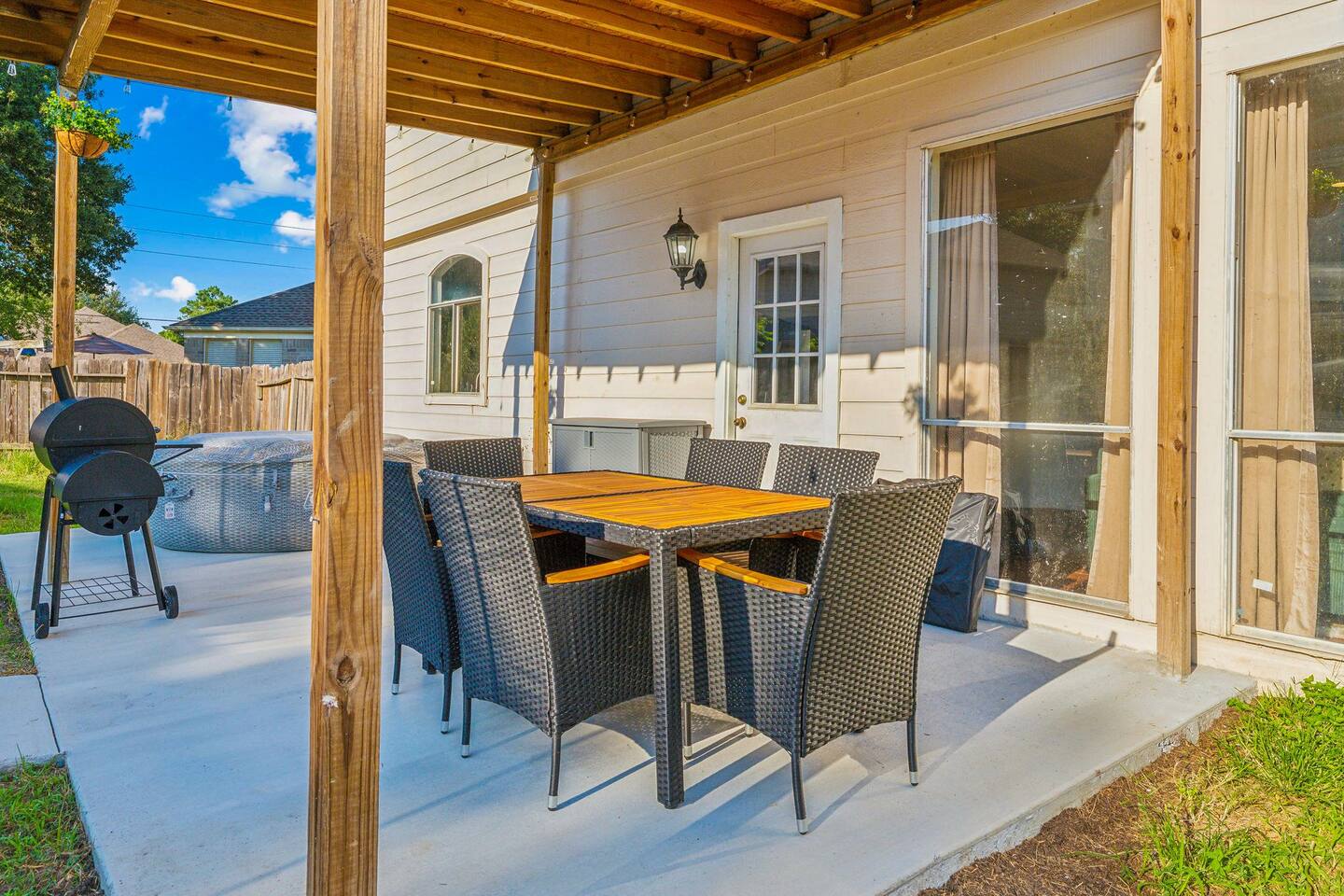 Vintage Texan Cypress Retreat w/ Games & Hot Tub