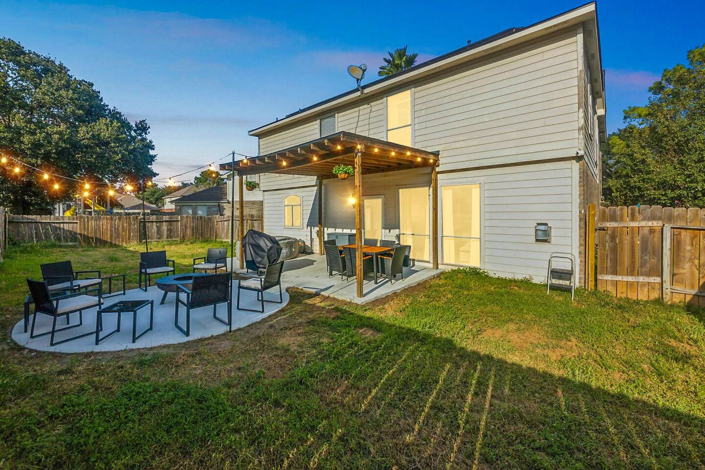 Vintage Texan Cypress Retreat w/ Games & Hot Tub