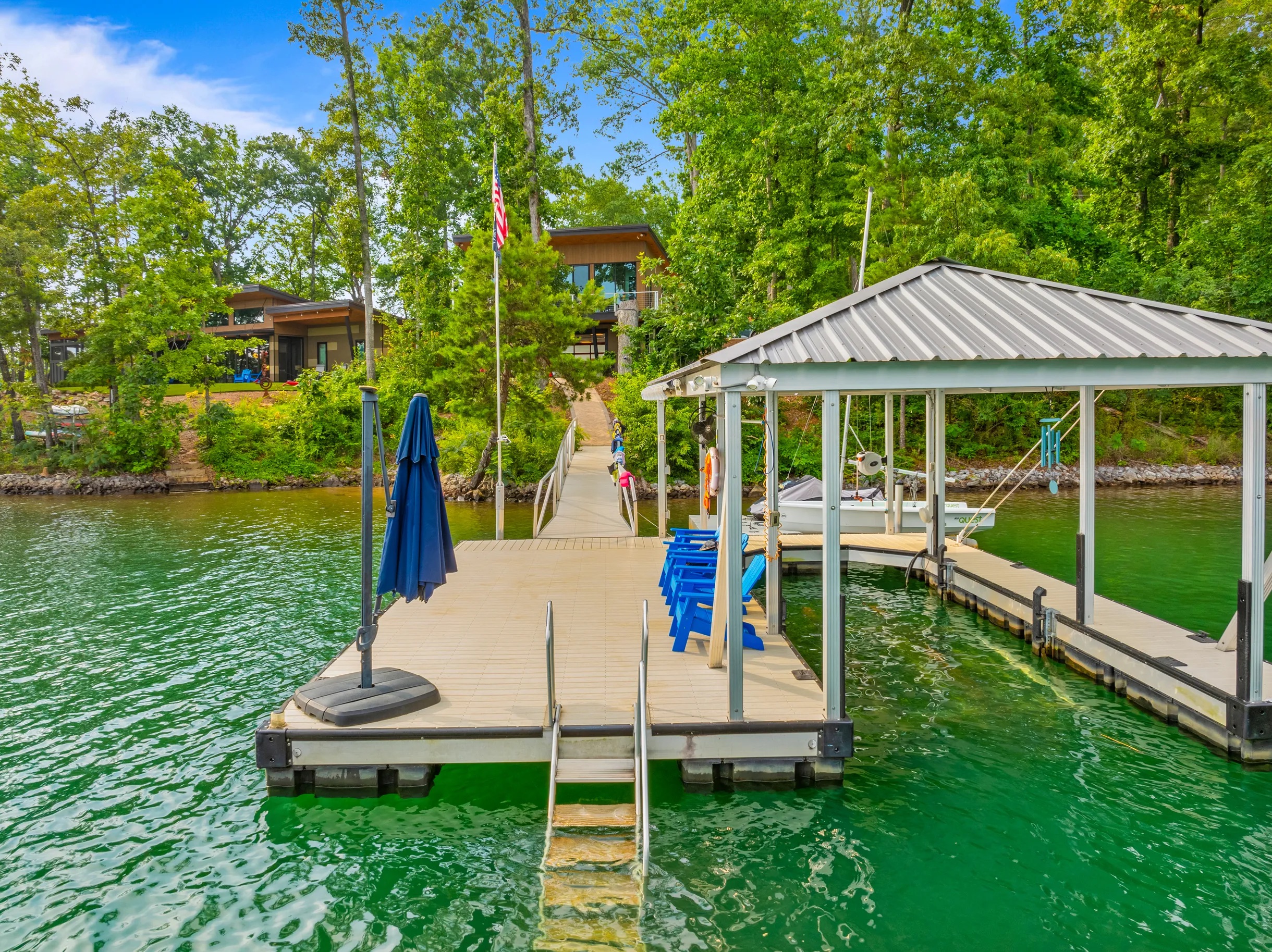 Modern Lakefront Oasis 270° Views, Hot Tub & Dock!
