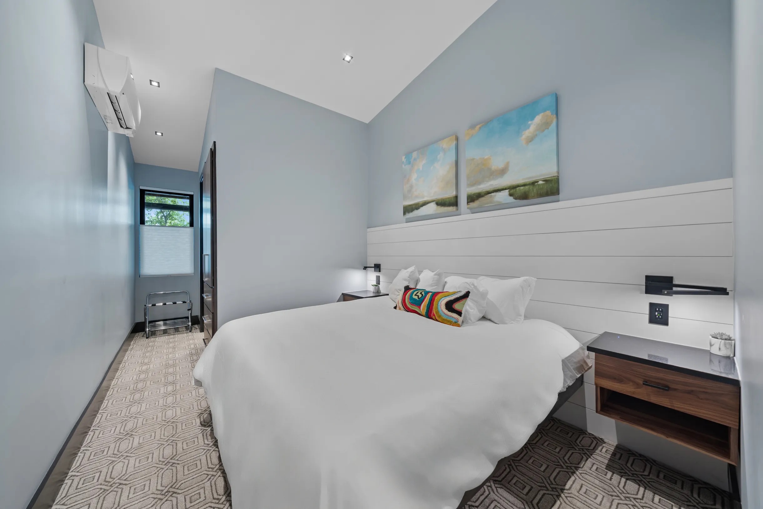 Modern Lakefront Oasis 270° Views, Hot Tub & Dock!