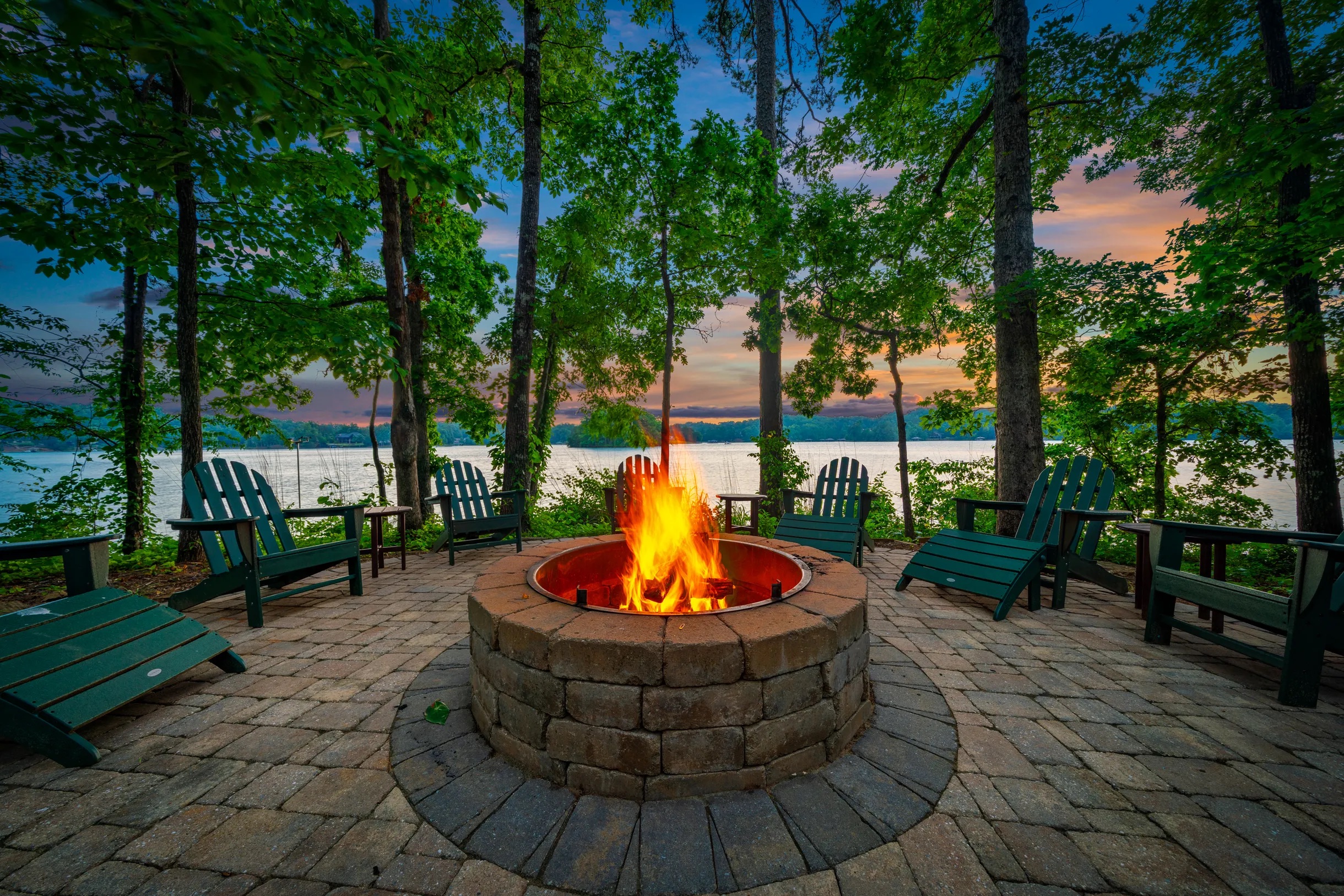 Modern Lakefront Oasis 270° Views, Hot Tub & Dock!