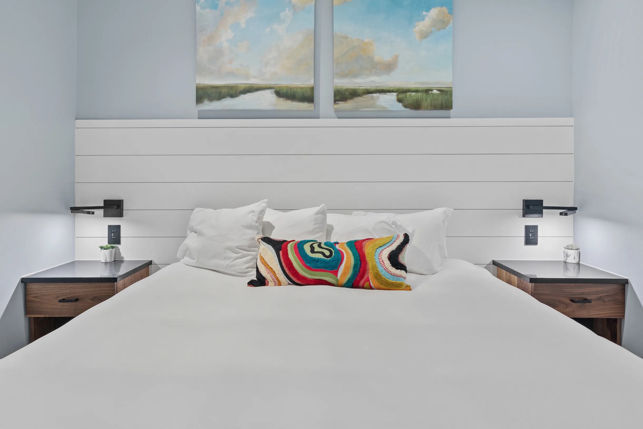 Modern Lakefront Oasis 270° Views, Hot Tub & Dock!