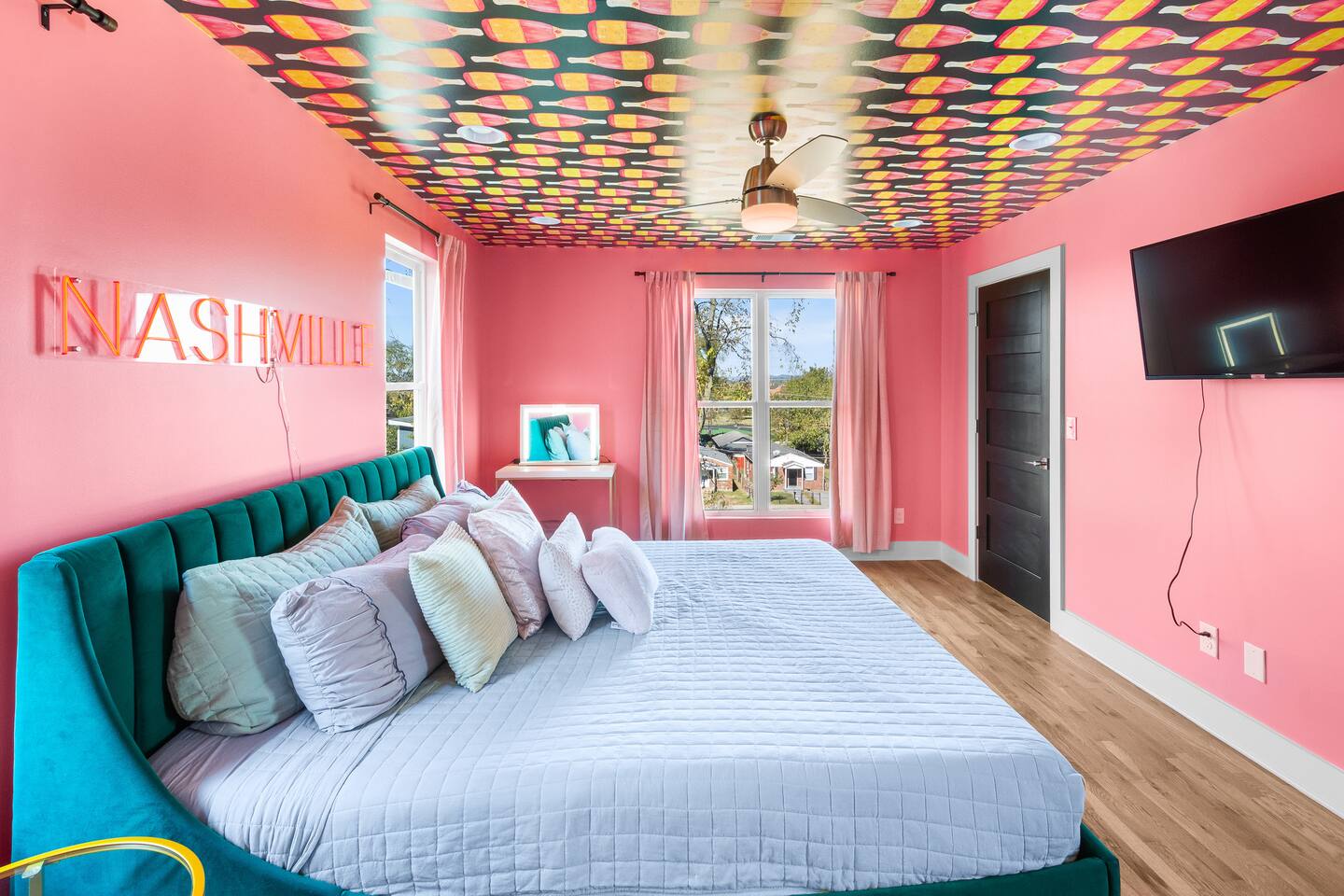 Ultimate Bach 10min to DT IG Walls Every Room
