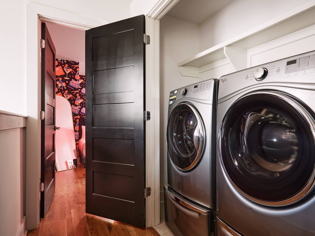 Ultimate Bach 10min to DT IG Walls Every Room