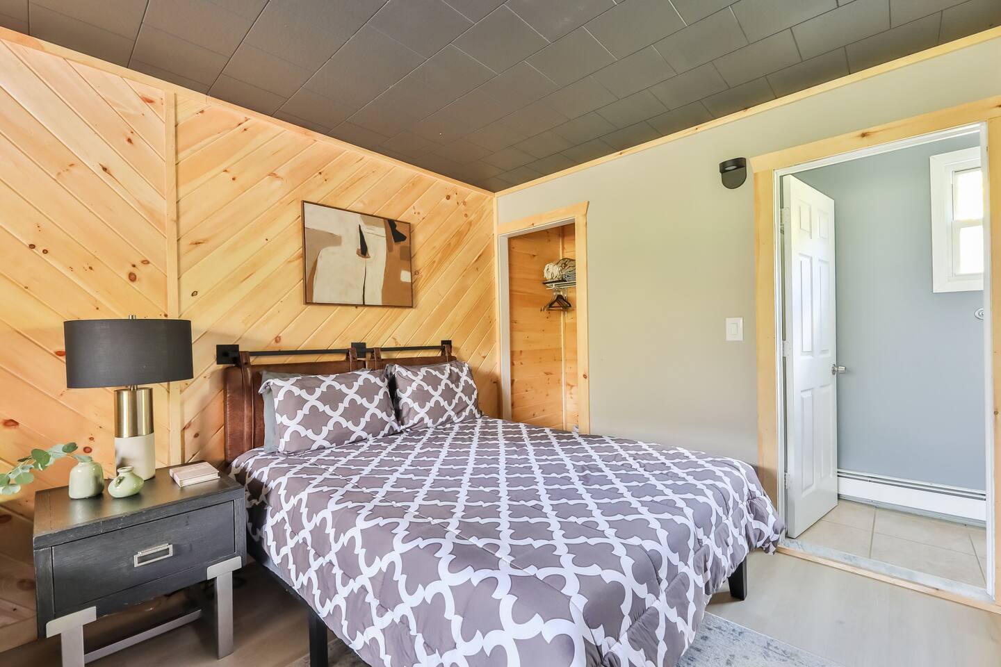 Perfect Lodge /w Gameroom Center of Hunter MT 4