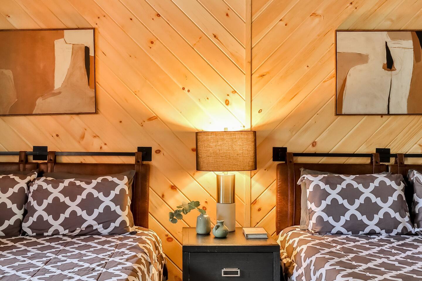 Perfect Lodge /w Gameroom Center of Hunter MT 4