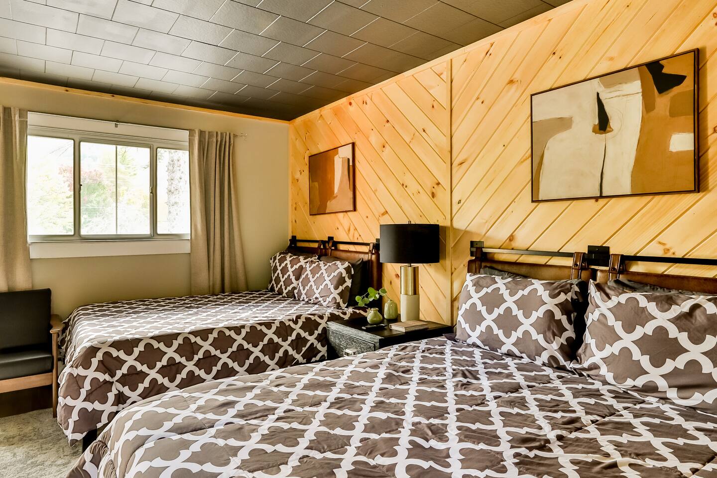 Perfect Lodge /w Gameroom Center of Hunter MT 11