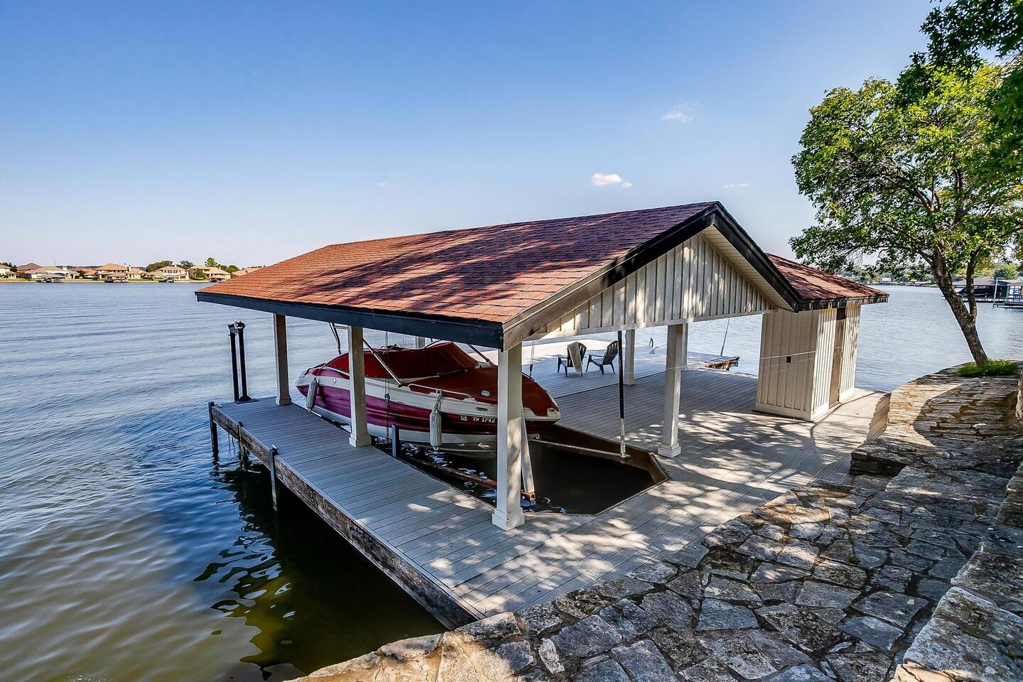 4BDRM Luxury Lakehouse  HotTub, Firepit & BoatDock