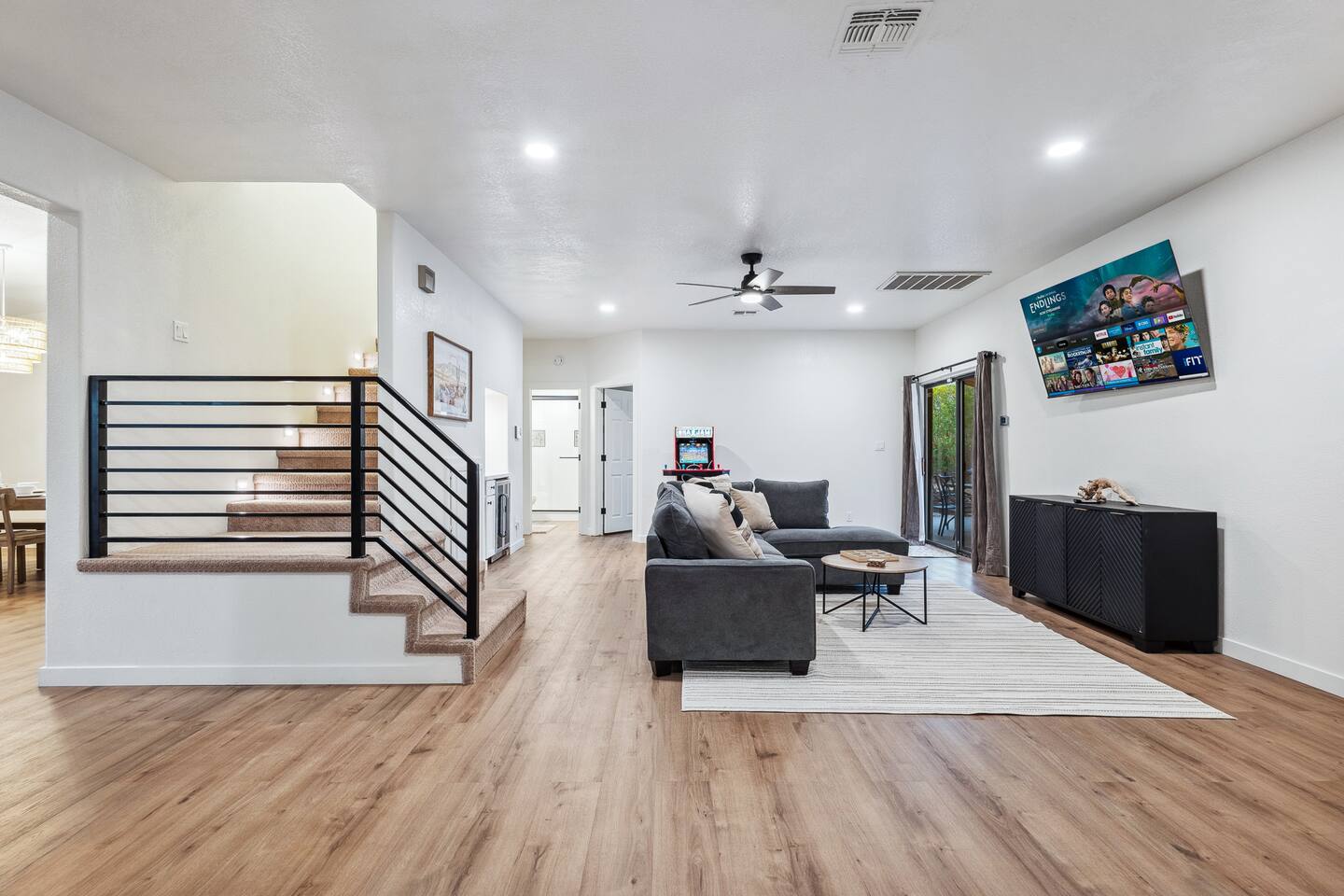5bd | Sleeps 16 | Minutes to Laughlin | Remodeled