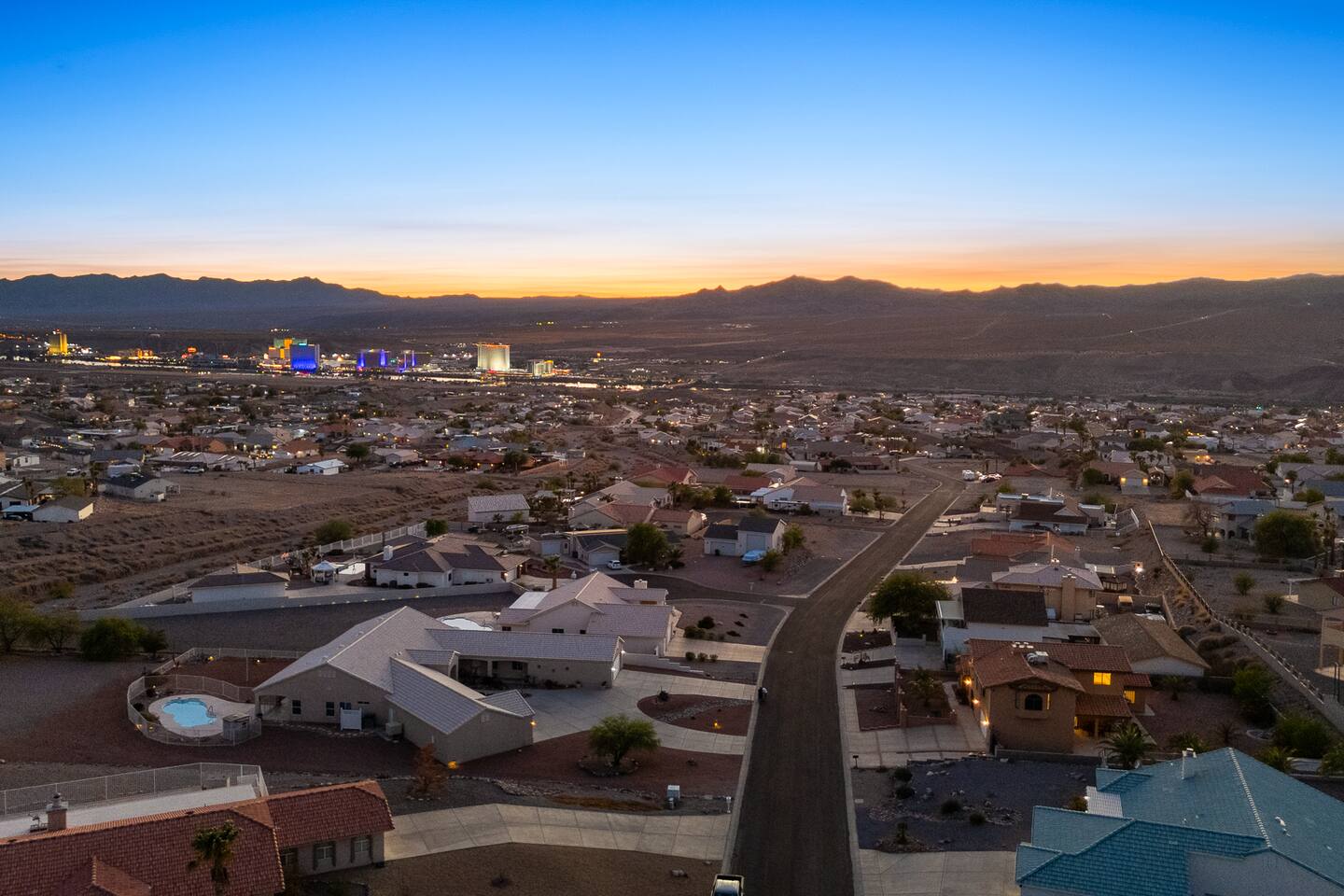 5bd | Sleeps 16 | Minutes to Laughlin | Remodeled