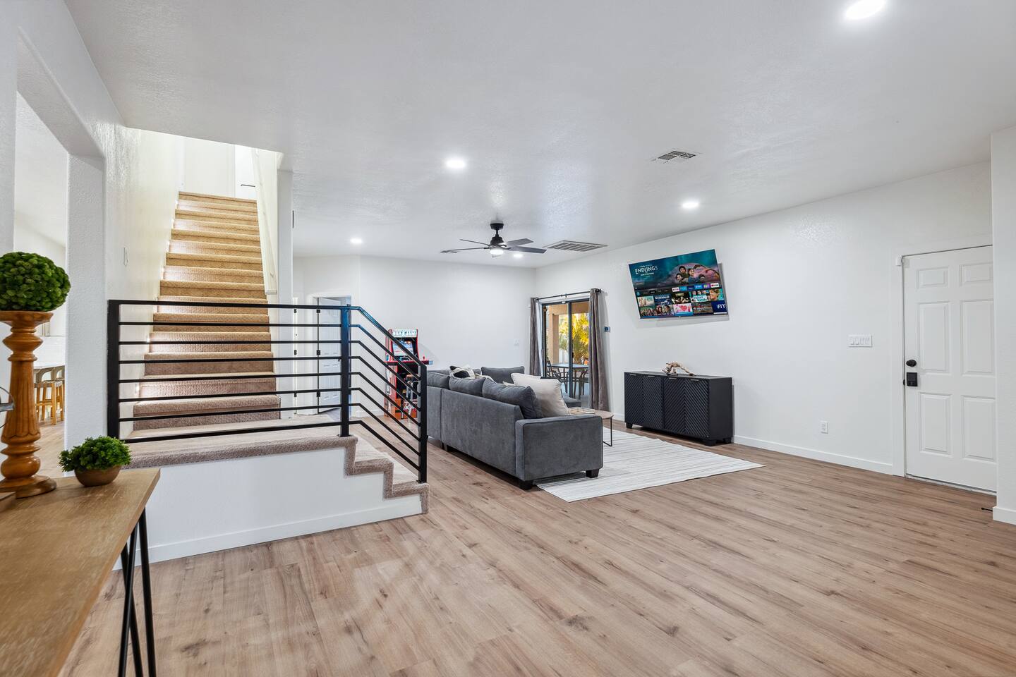 5bd | Sleeps 16 | Minutes to Laughlin | Remodeled
