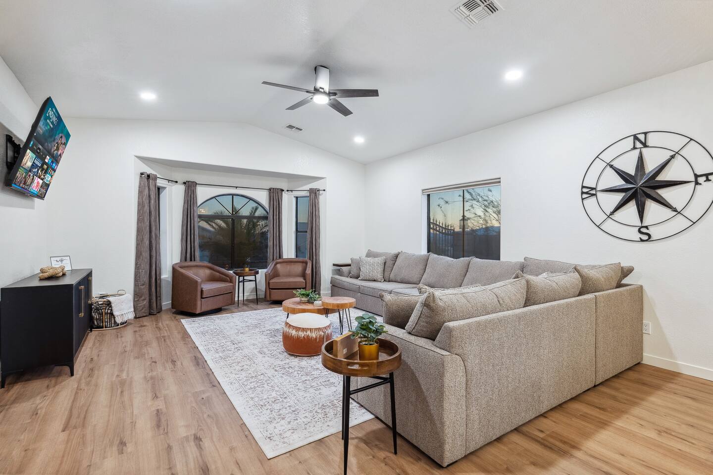 5bd | Sleeps 16 | Minutes to Laughlin | Remodeled