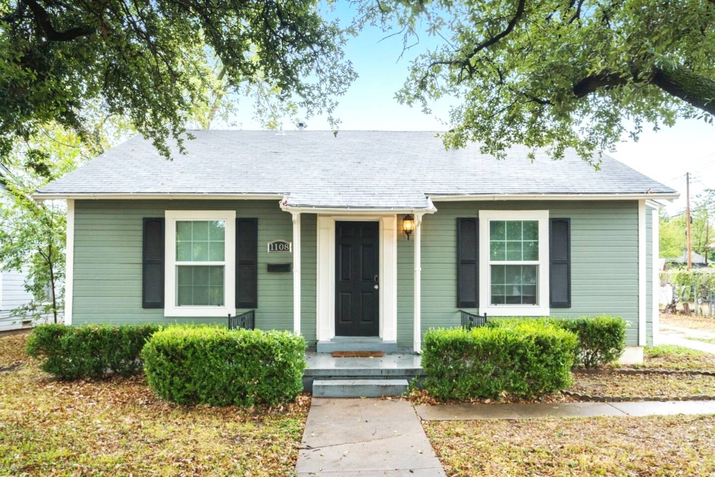 The Central Cottage: 7min to Silos/Downtown/Baylor — Waco — vacation rental