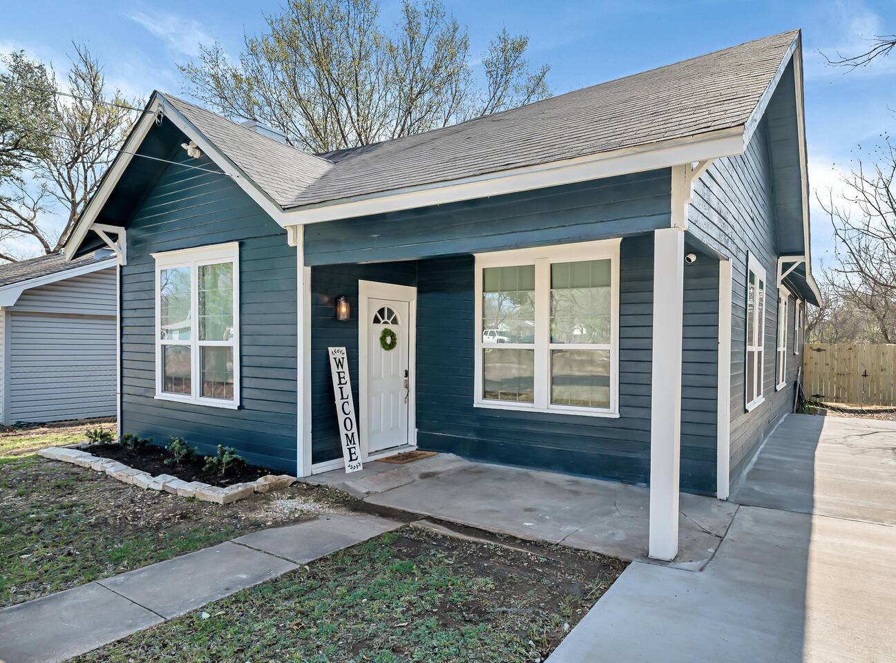 The Shiplap Cottage: 9min to Silos/Downtown/Baylor — Waco — vacation rental