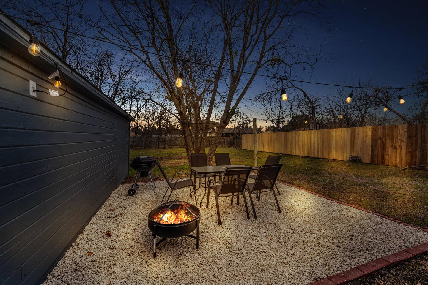 The Waco Charmer: Close to all the attractions!