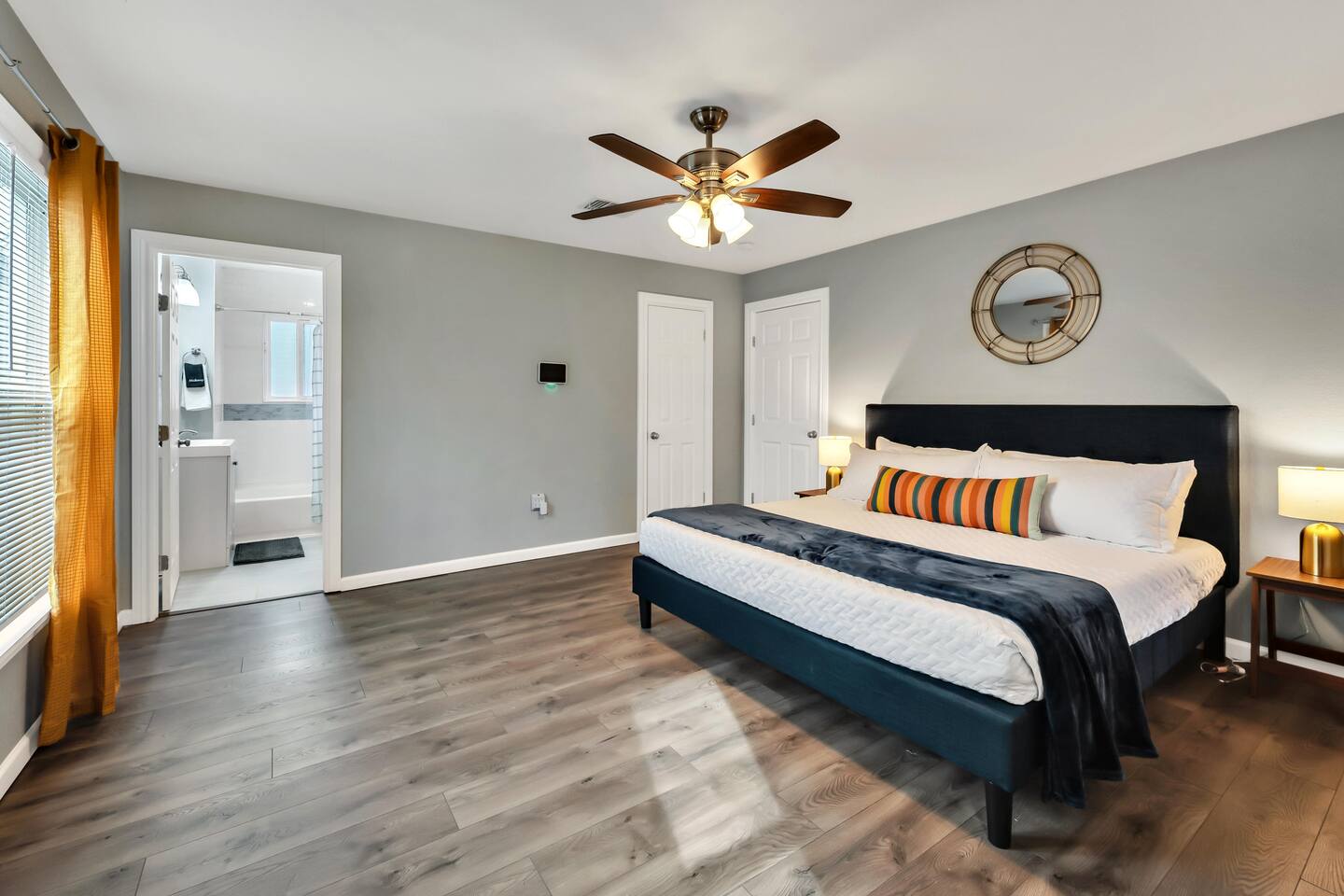The Waco Charmer: Close to all the attractions!