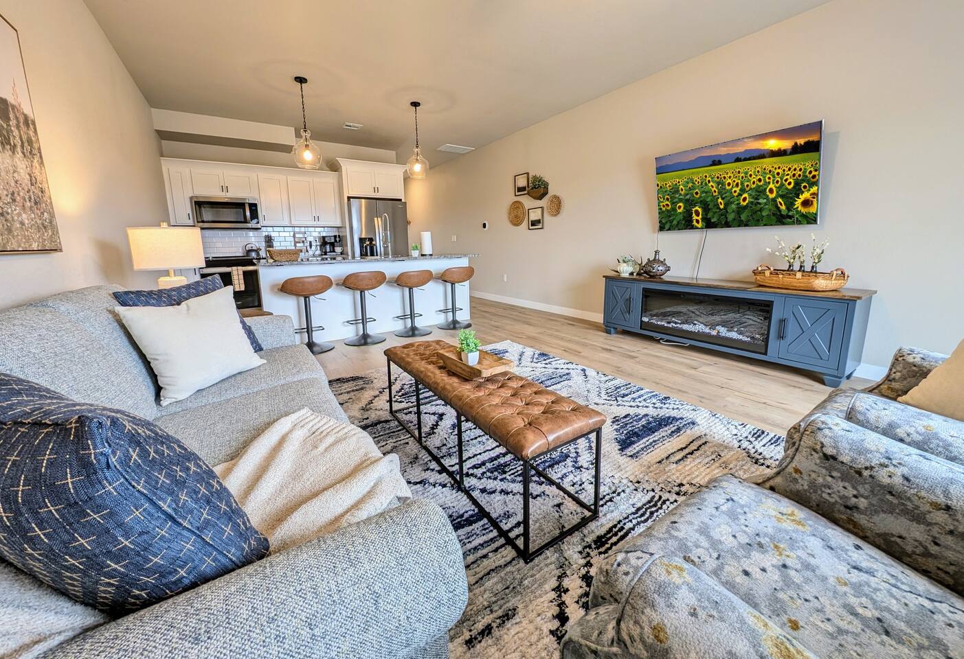 Next to Colbert Hills! Brand new! 2 King beds! — Manhattan — vacation rental