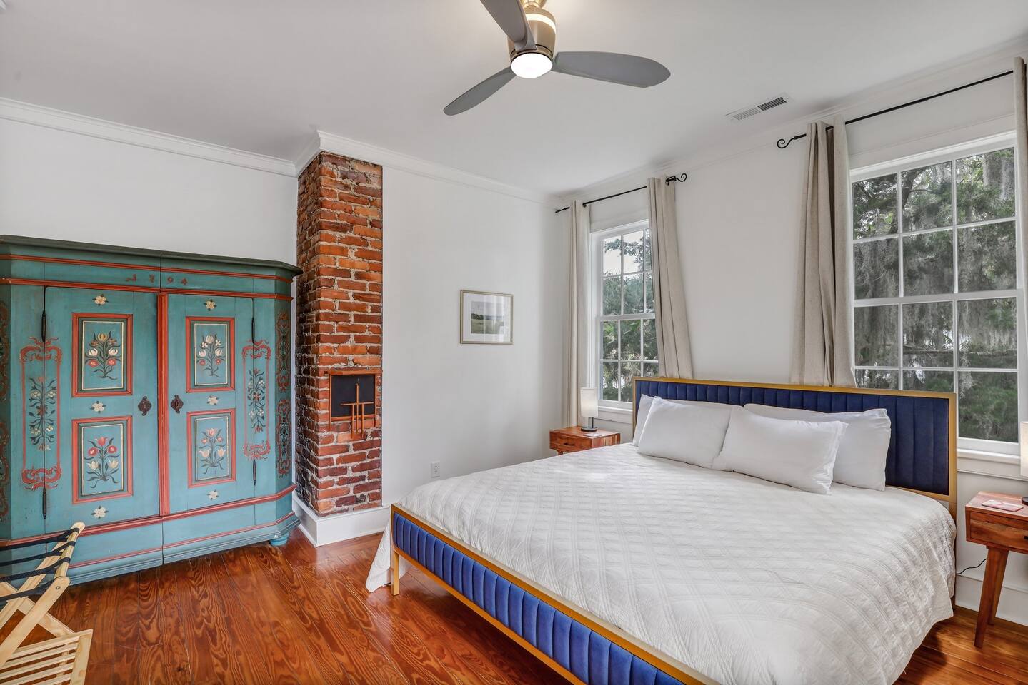 Walk to Downtown | Historic Home | BBQ | Bikes