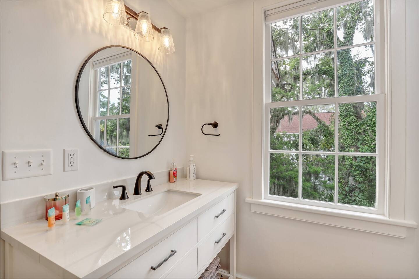 Walk to Downtown | Historic Home | BBQ | Bikes