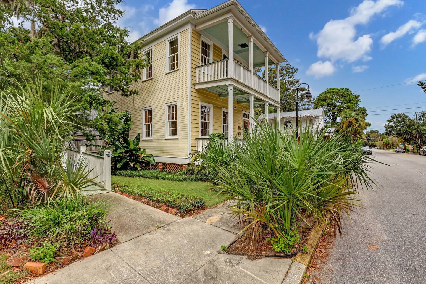 Walk to Downtown | Historic Home | BBQ | Bikes — Beaufort — vacation rental
