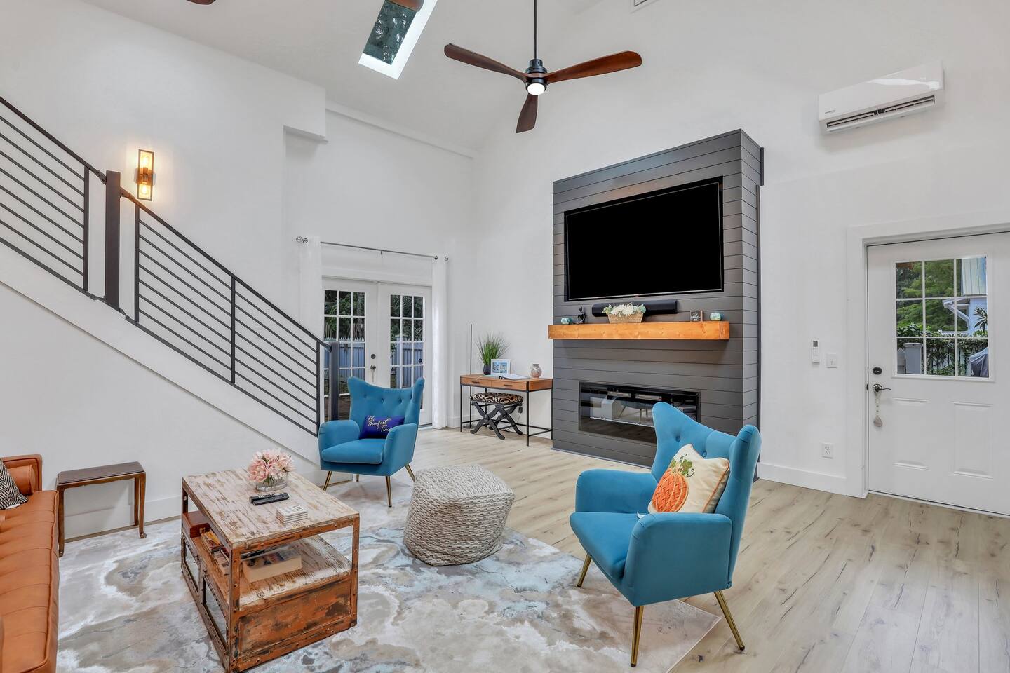Historic | Walk Downtown | Open Concept | Fire-pit