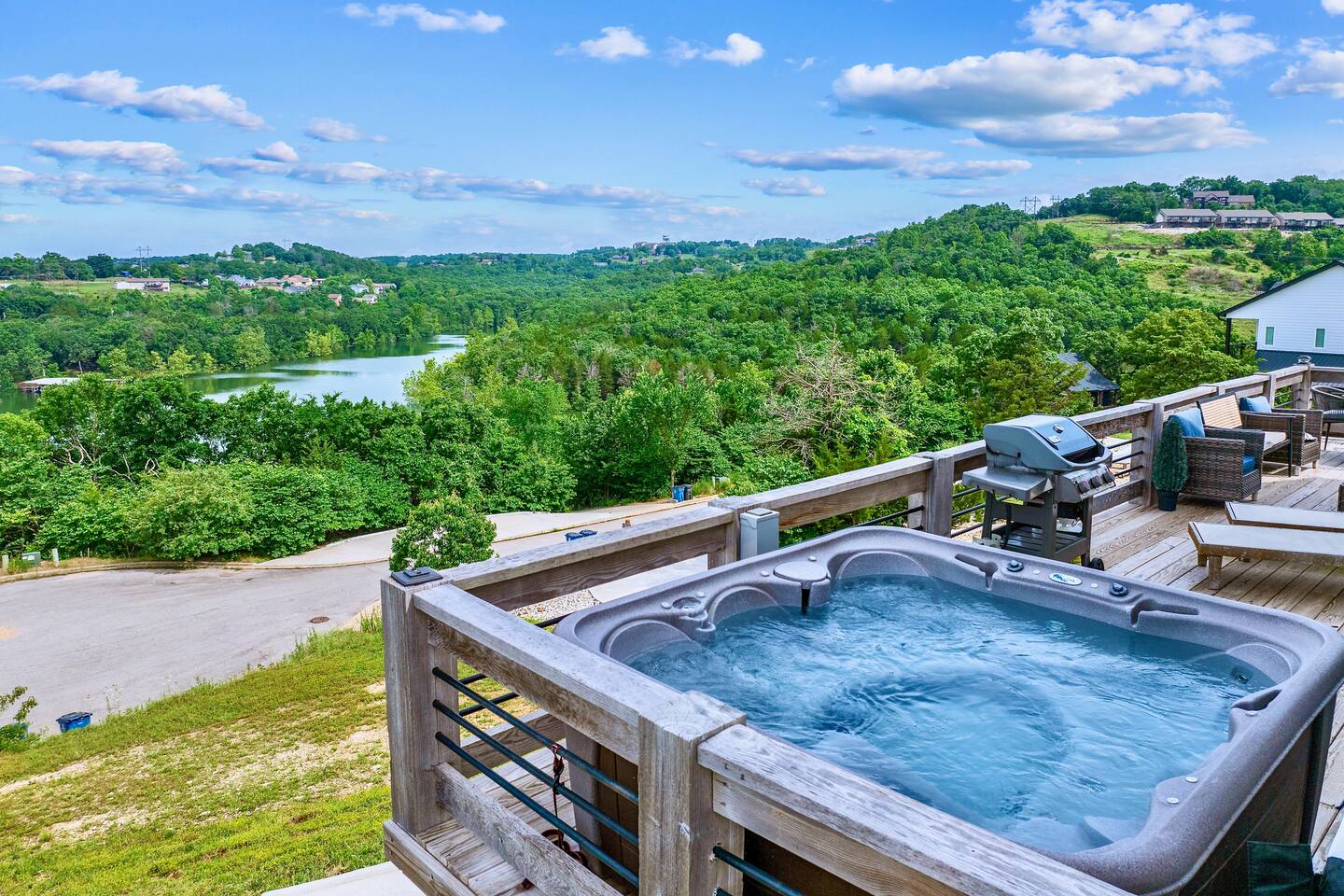 Lake Views & access! Summer Pool, Hot tub, Firepit