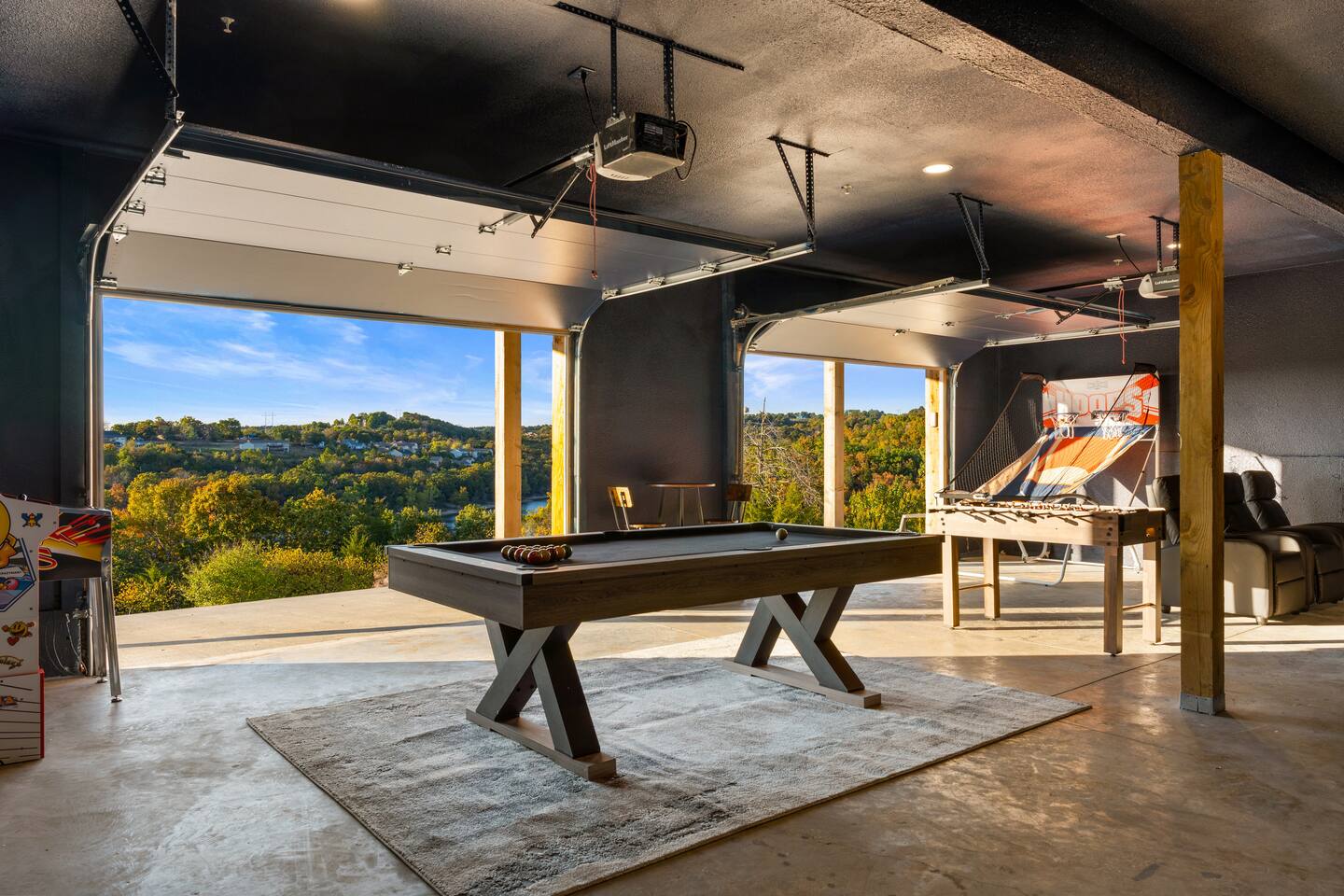 Lake Views & access! Summer Pool, Hot tub, Firepit