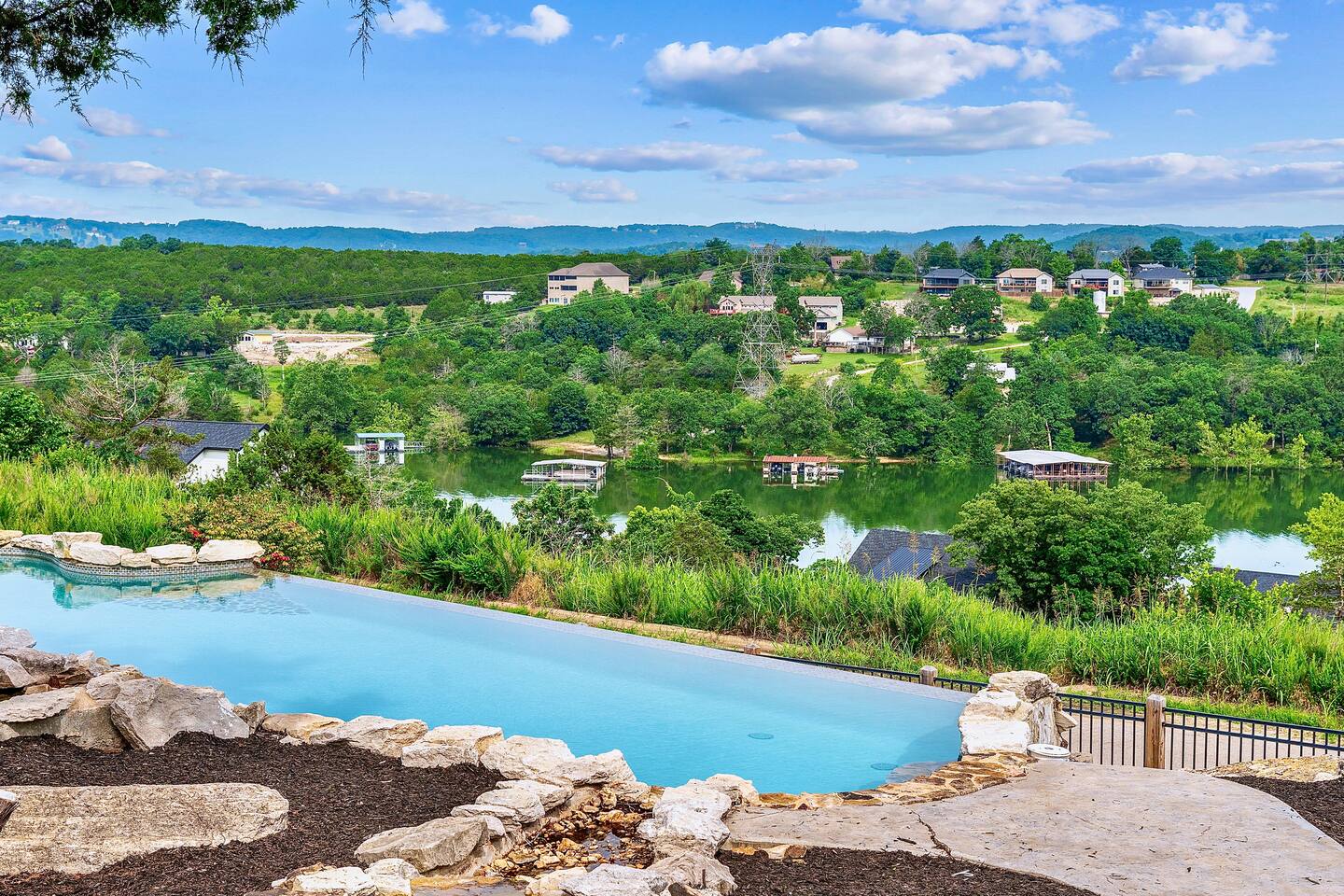 Lake Views & access! Summer Pool, Hot tub, Firepit
