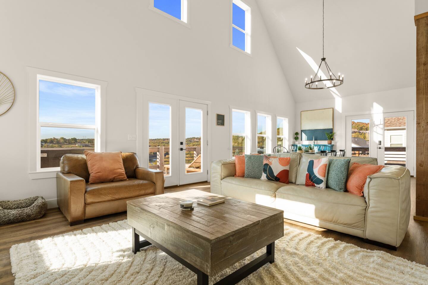 Lake Views & access! Summer Pool, Hot tub, Firepit