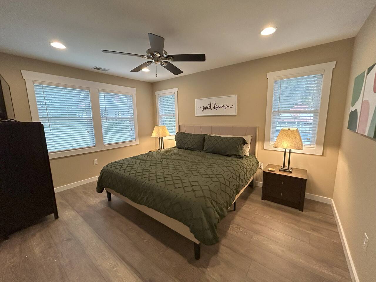 Downtown Gem | Walk Everywhere | Hot Tub | Bunks