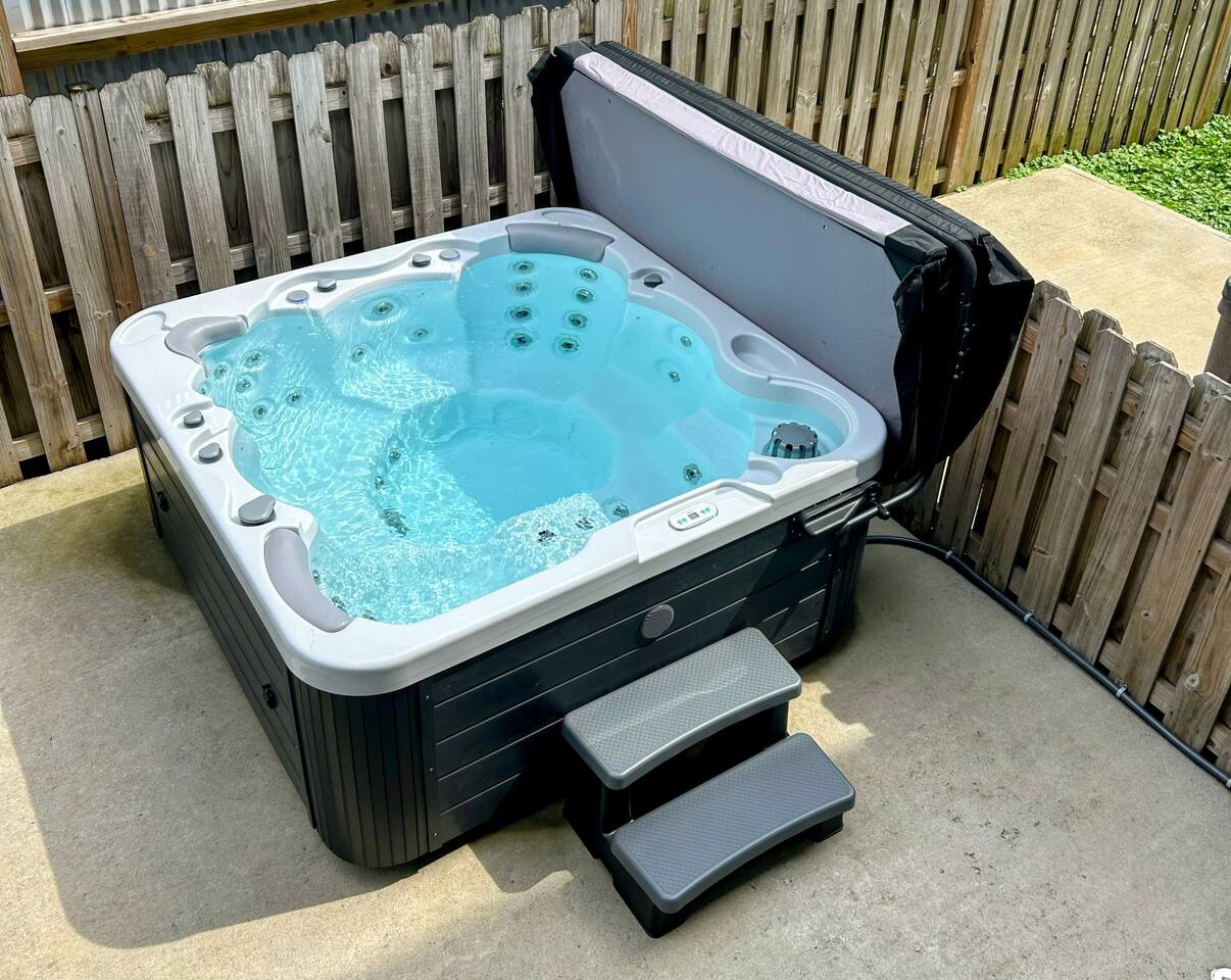 Downtown Gem | Walk Everywhere | Hot Tub | Bunks