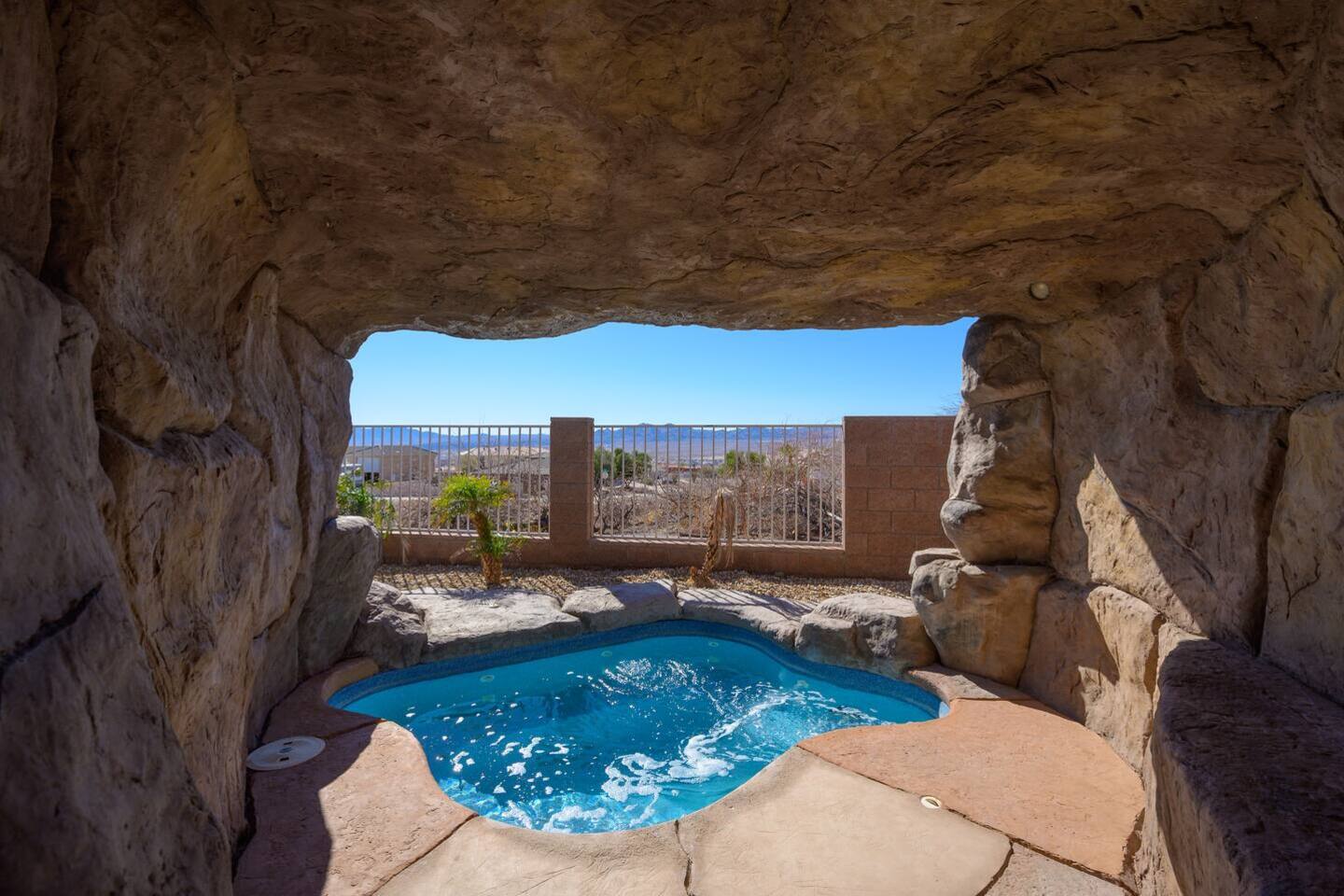 The Grotto | Pool | Spa | 3bd | Views | Sleeps 10