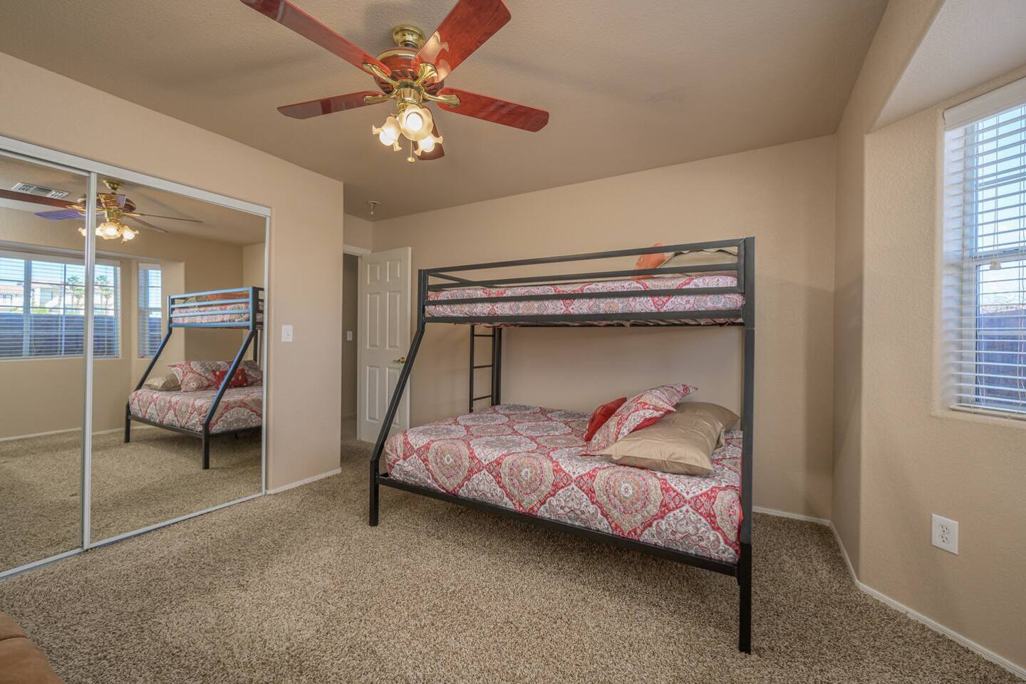 The Grotto | Pool | Spa | 3bd | Views | Sleeps 10